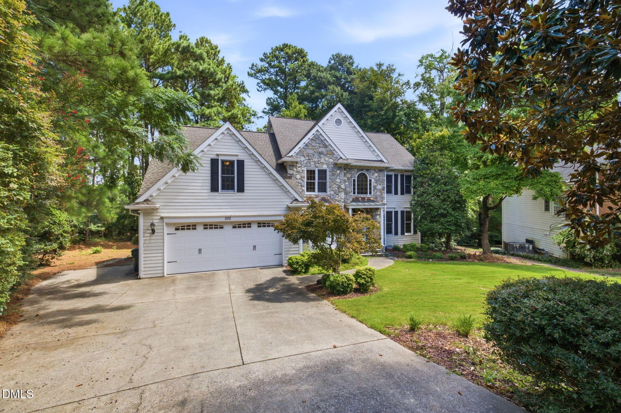 Montford Hall Ct, Cary, NC 27519