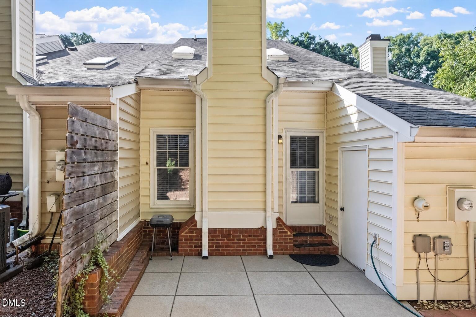 Riverwalk Cir, Cary, NC 27511
