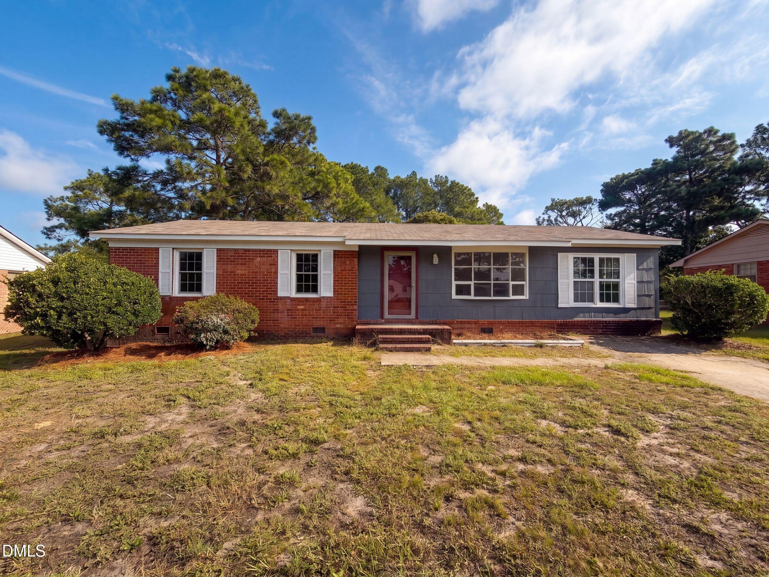E Cramer Dr, Fayetteville, NC 28306