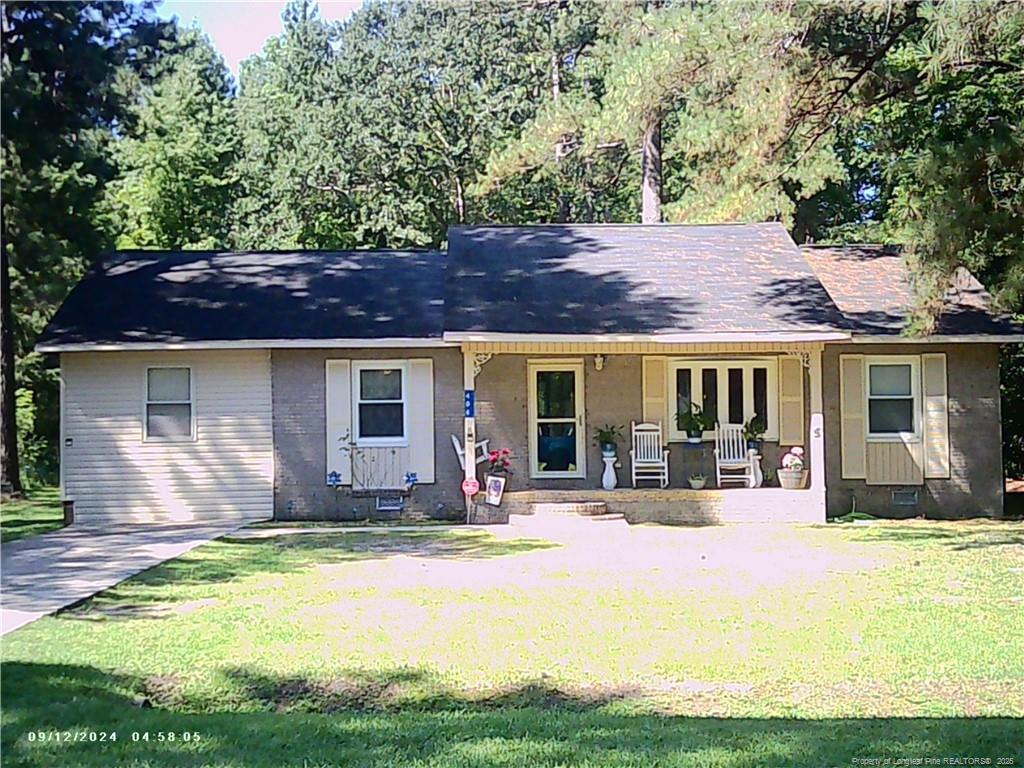Mundy St, Maxton, NC 28364