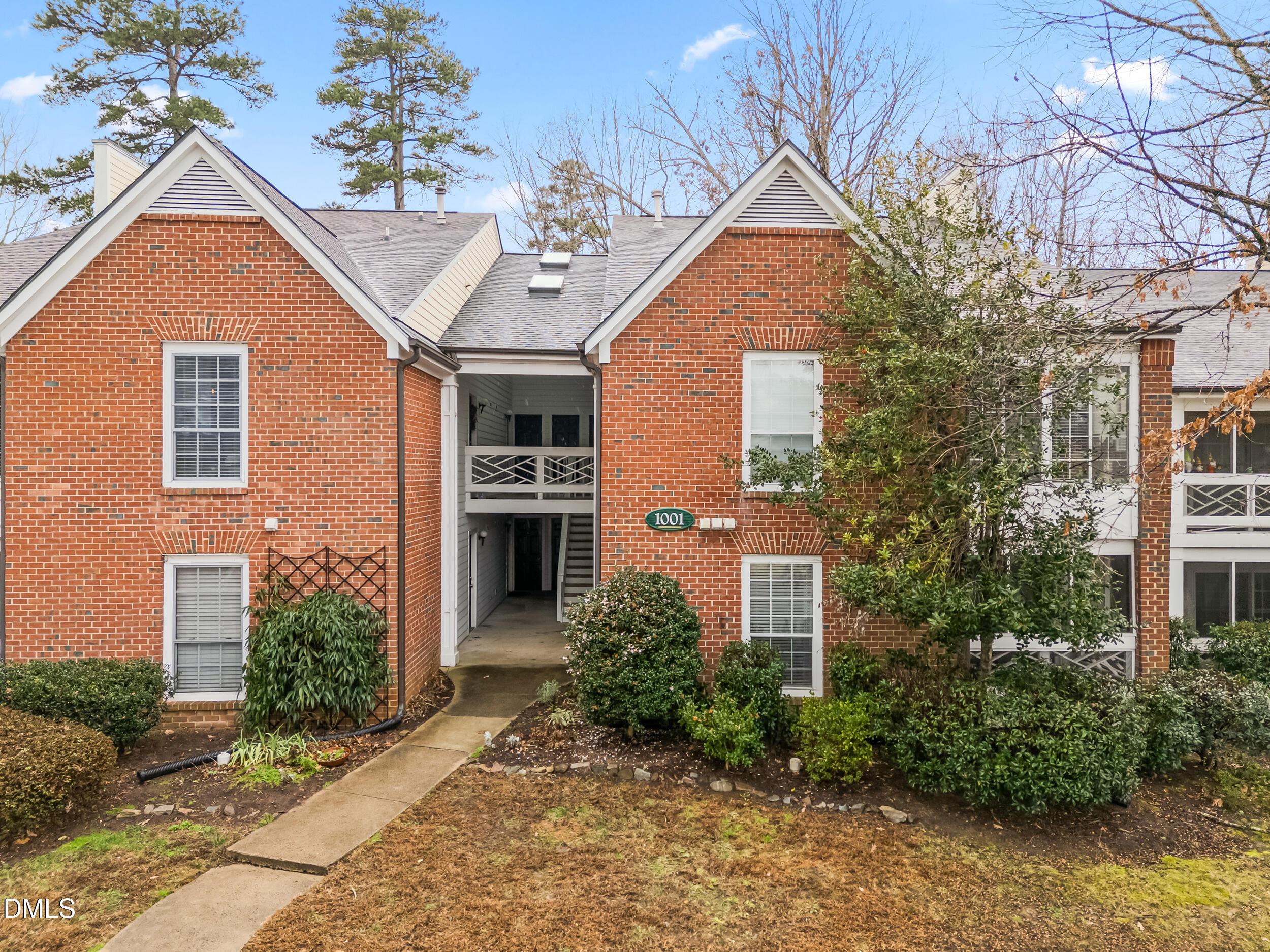 Kingswood Dr, Chapel Hill, NC 27517