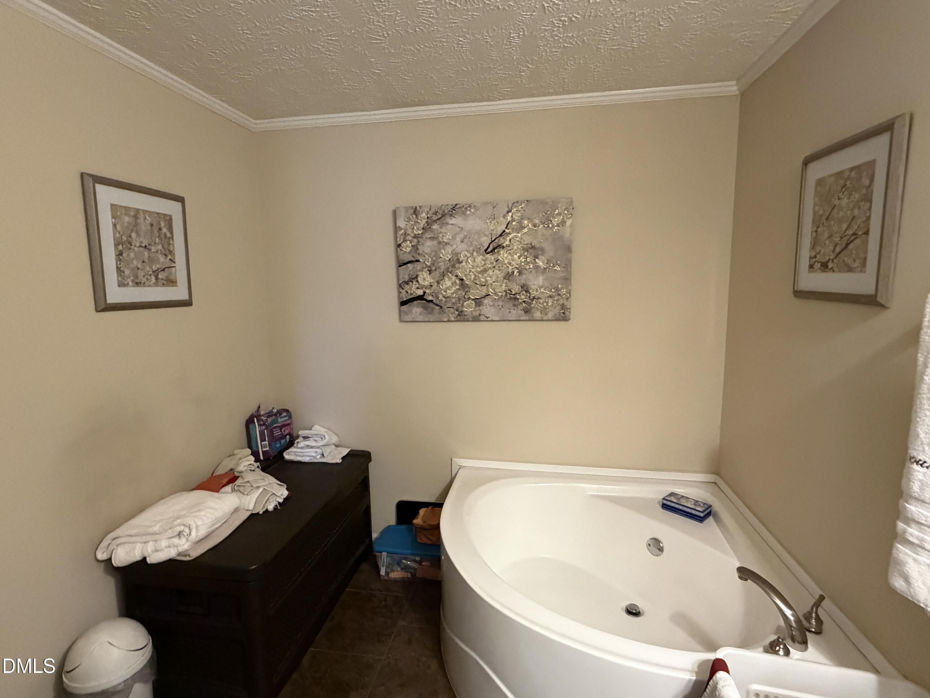 Chuckie Dr, Burlington, NC 27217