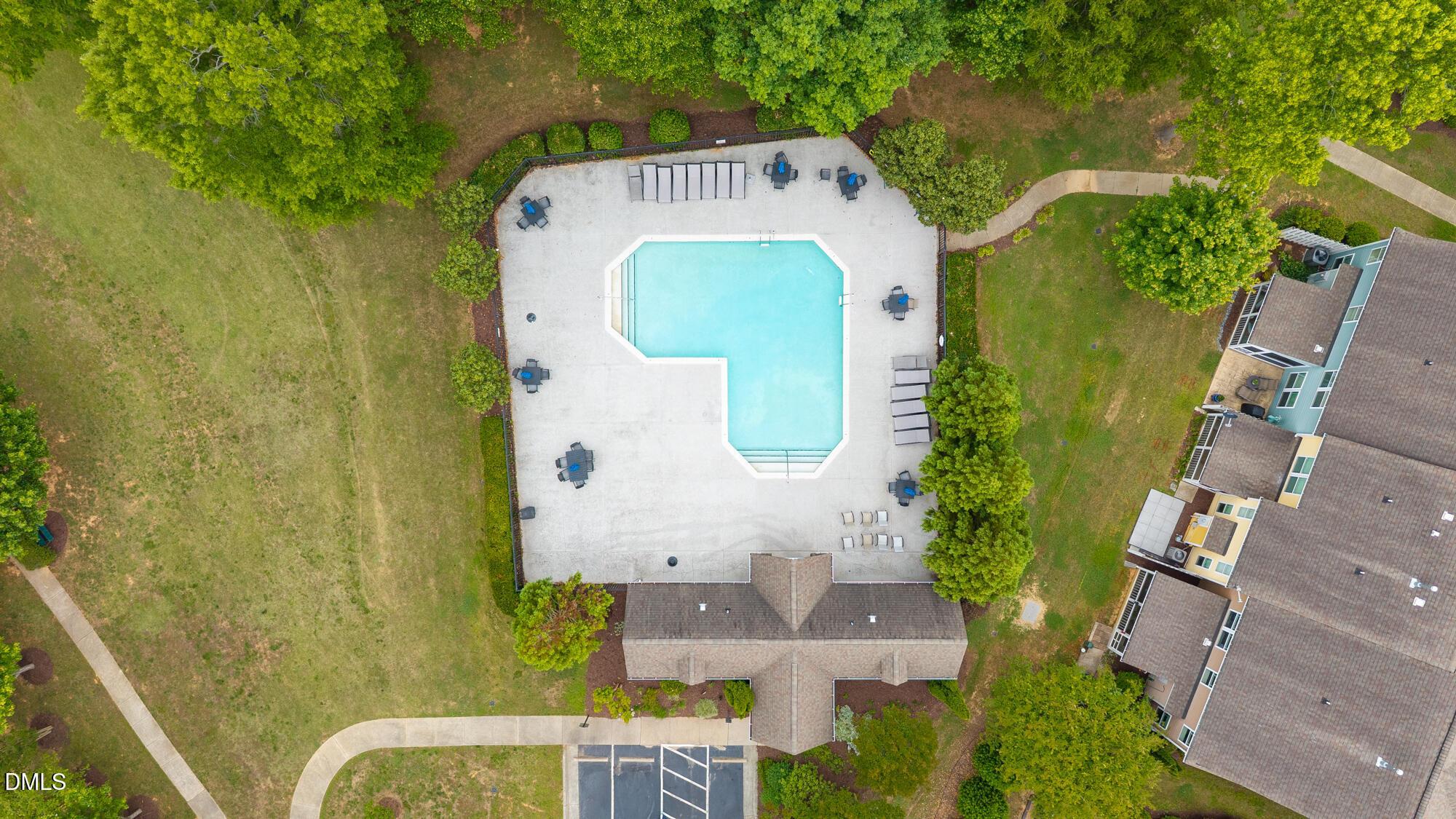 Bartlett Cir, Hillsborough, NC 27278