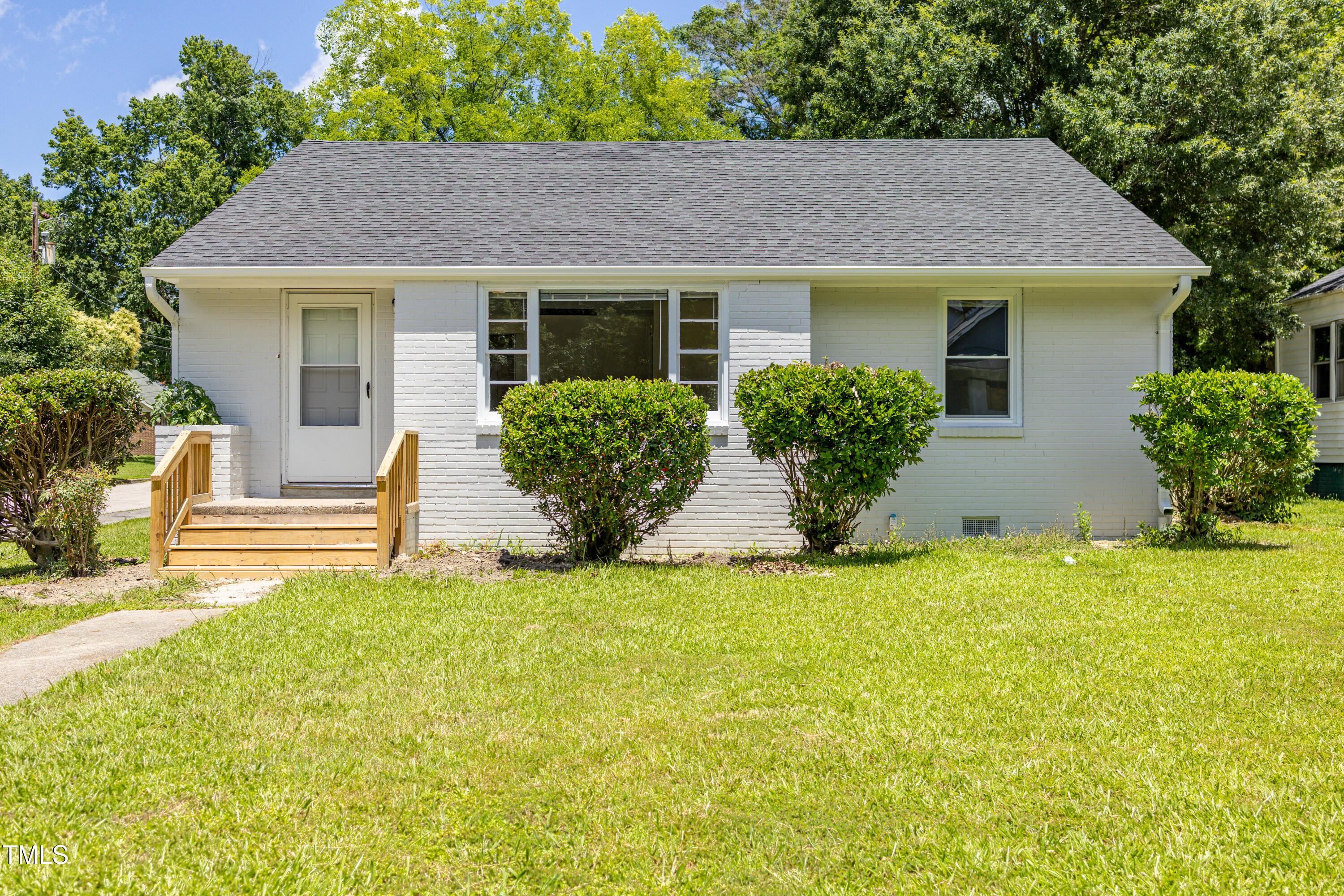 E Montgomery St, Henderson, NC 27536