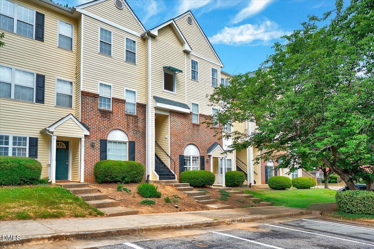 Mountain Mist Ct, Raleigh, NC 27603