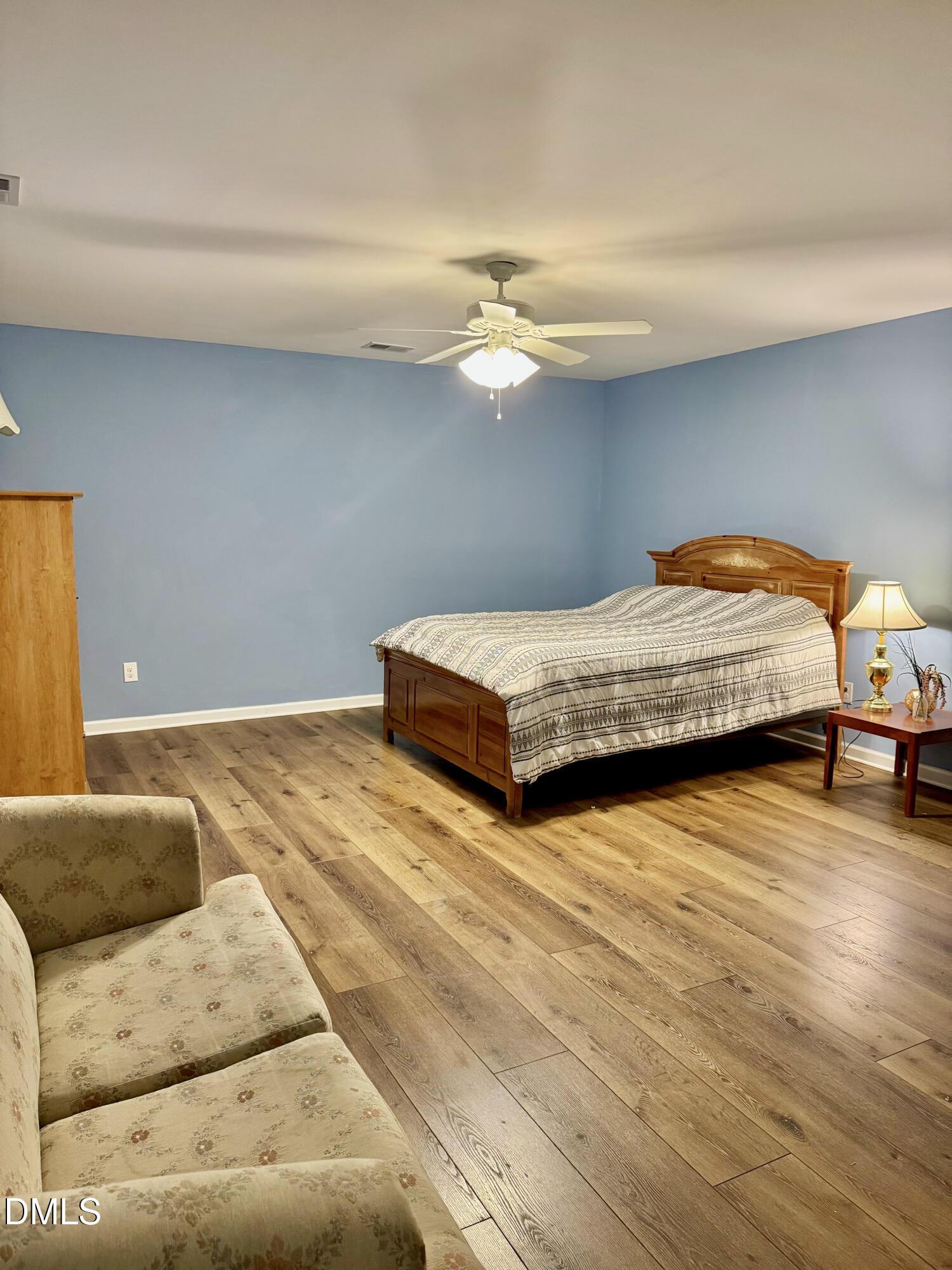 E Sunrise Ave, Thomasville, NC 27360