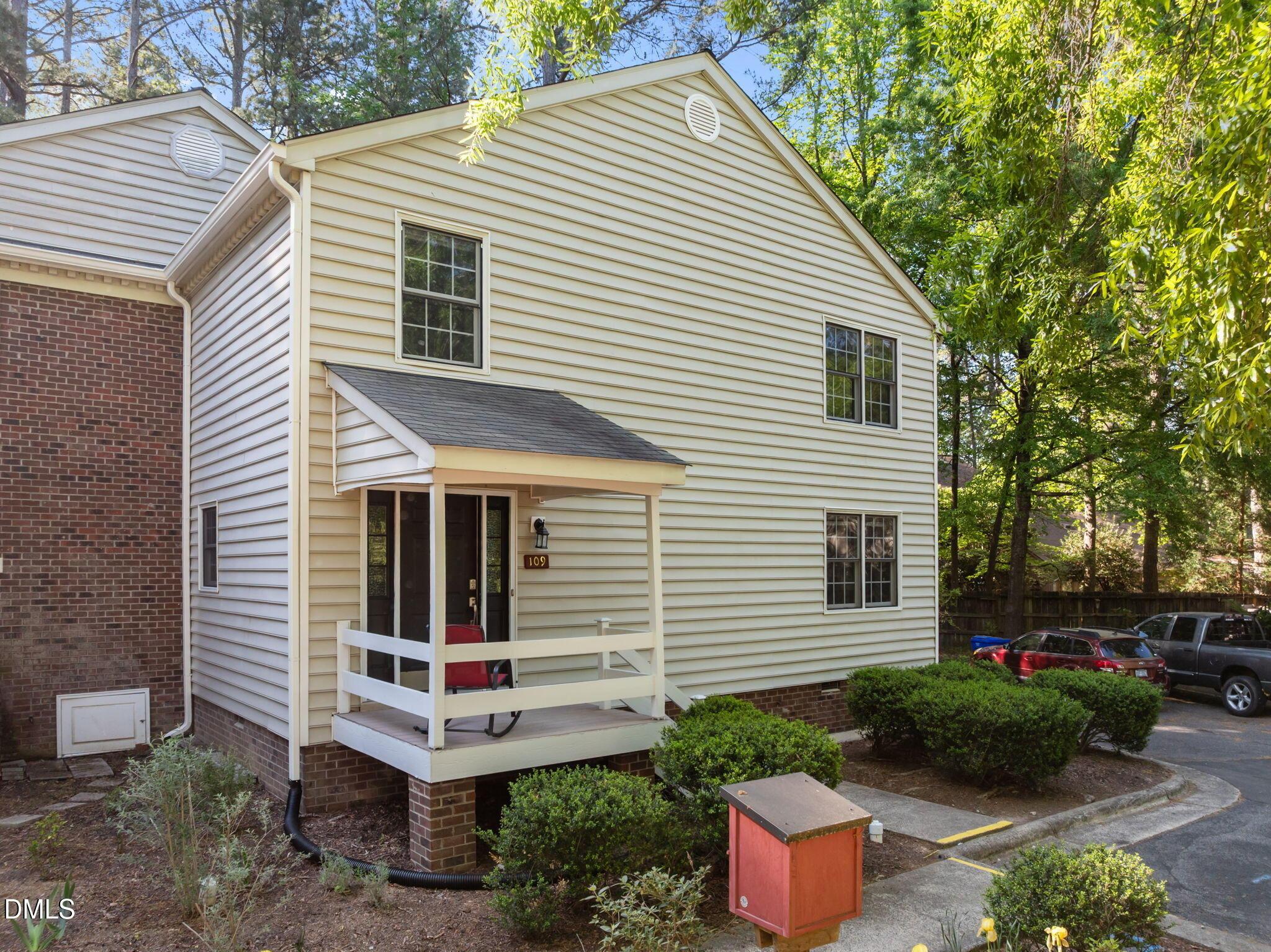 Sully Ct, Chapel Hill, NC 27514