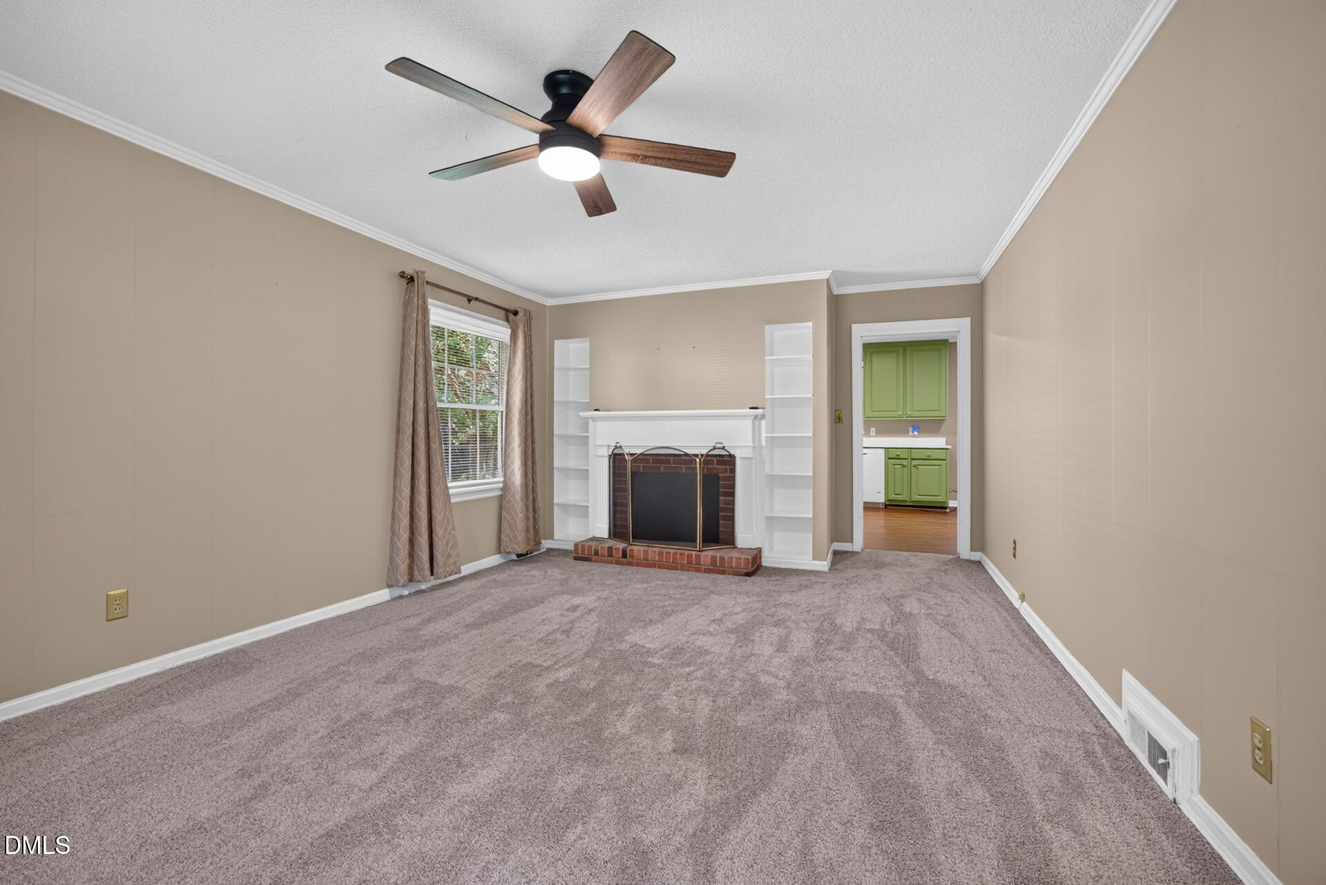 E Willowbrook Dr, Burlington, NC 27215