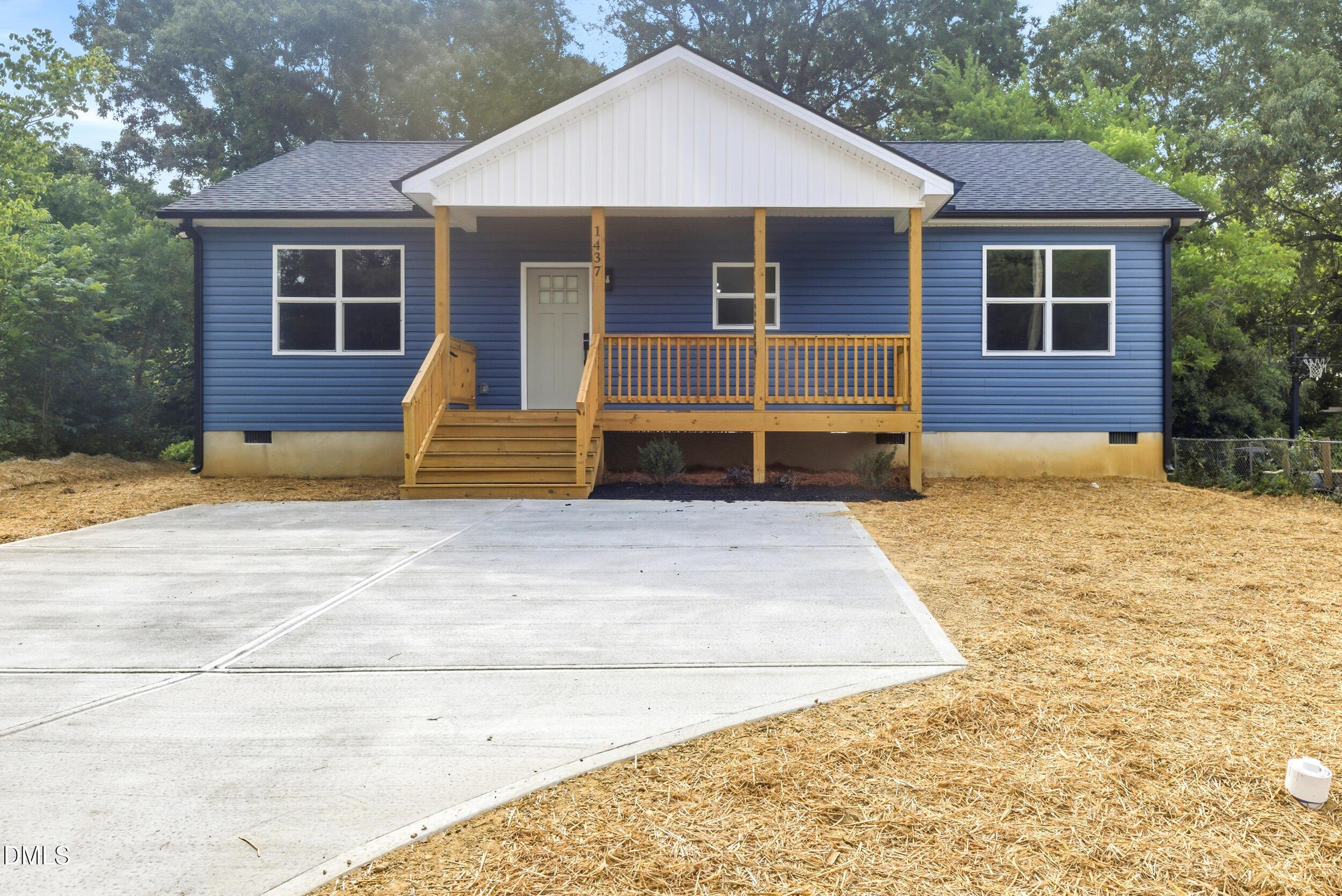 Duggins Dr, Burlington, NC 27217
