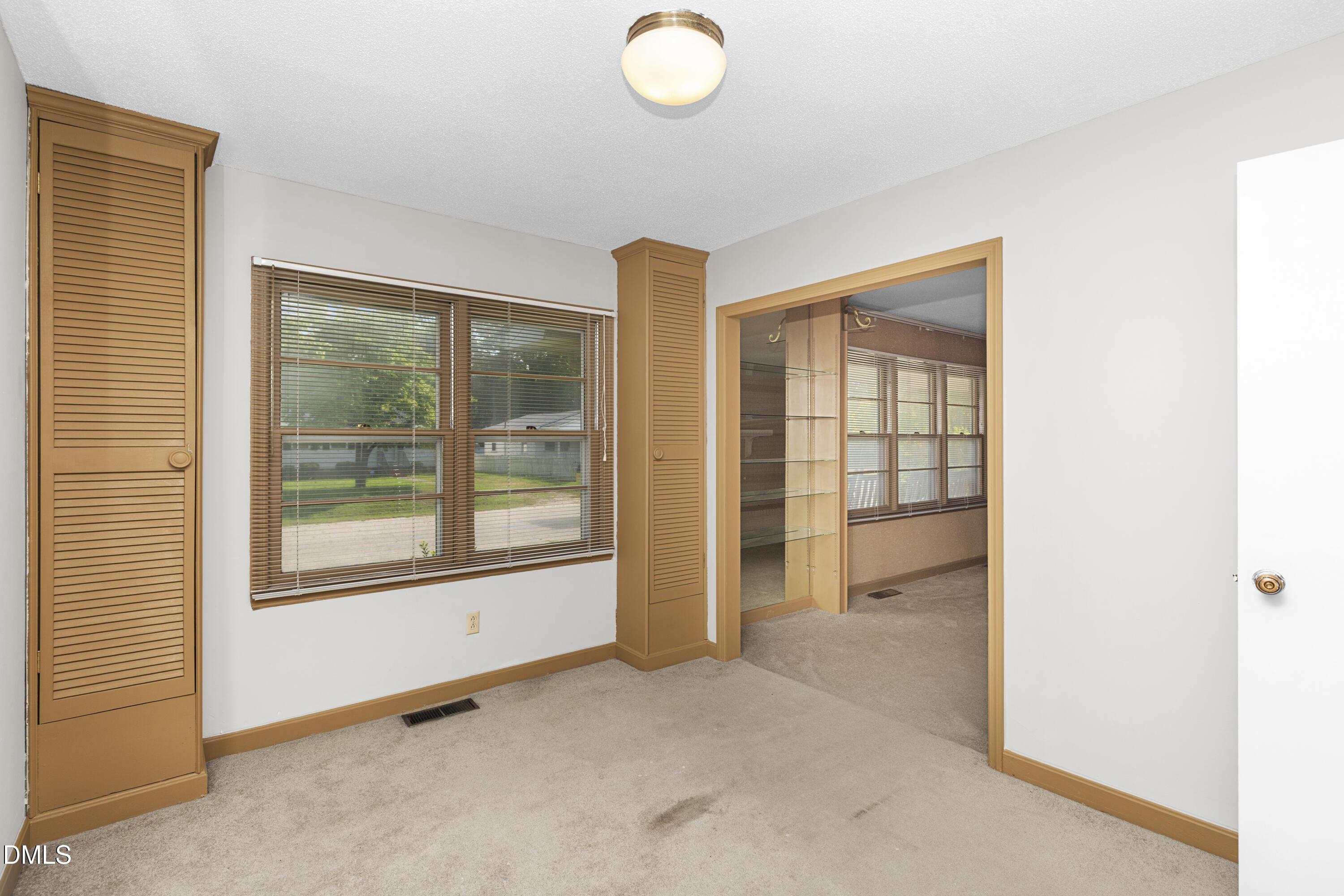 E Harnett St, Dunn, NC 28334