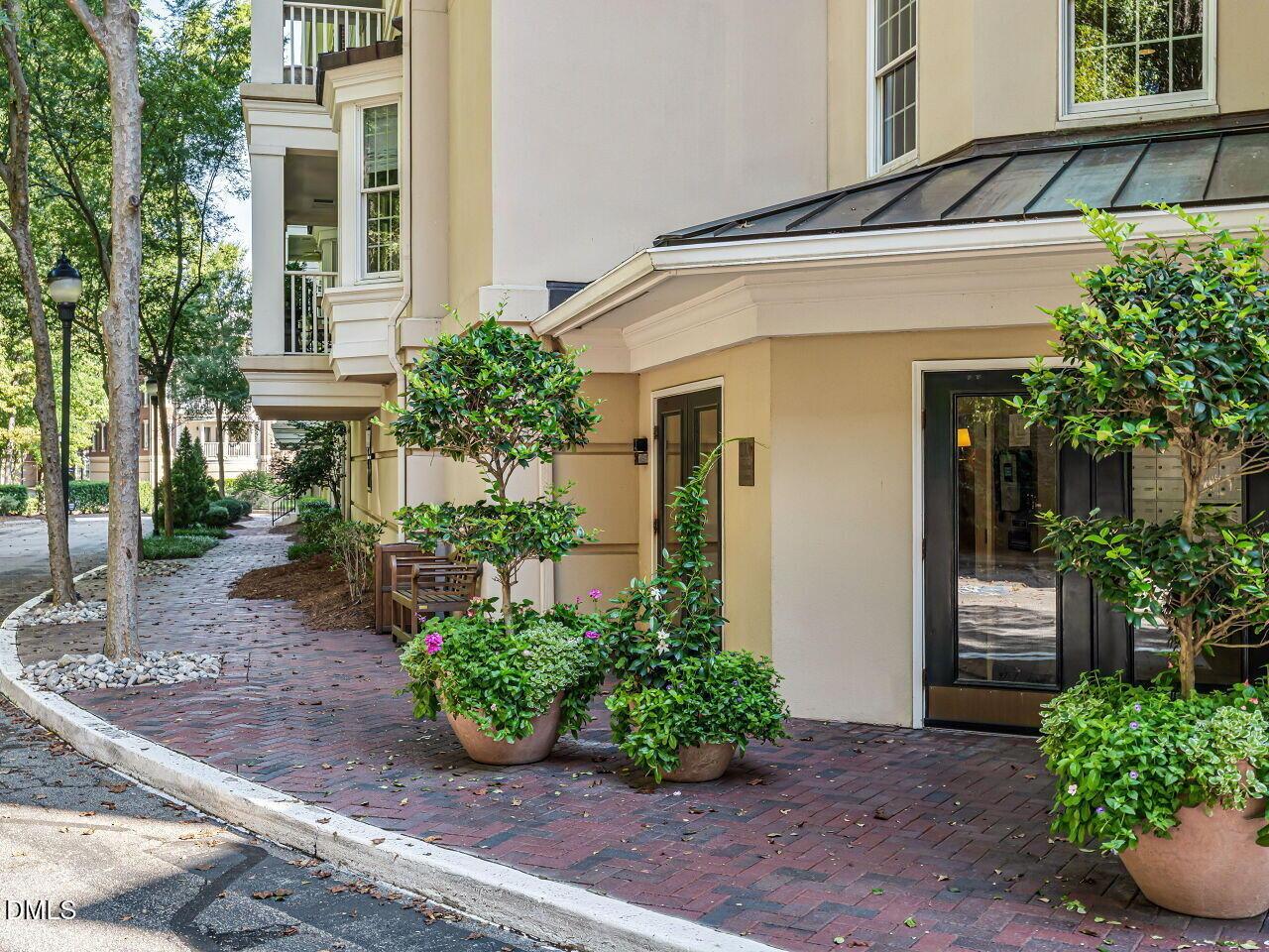Glenwood Gardens Ln, Raleigh, NC 27608