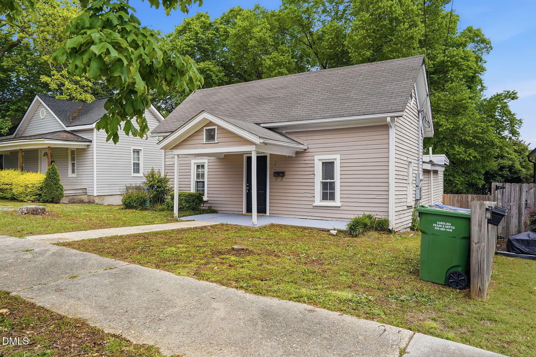 W Hill St, Benson, NC 27504
