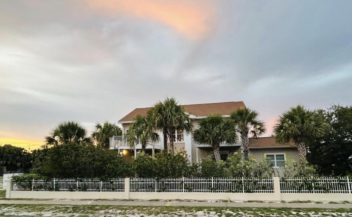 Pelican Dr, Fort Walton Beach, FL 32548