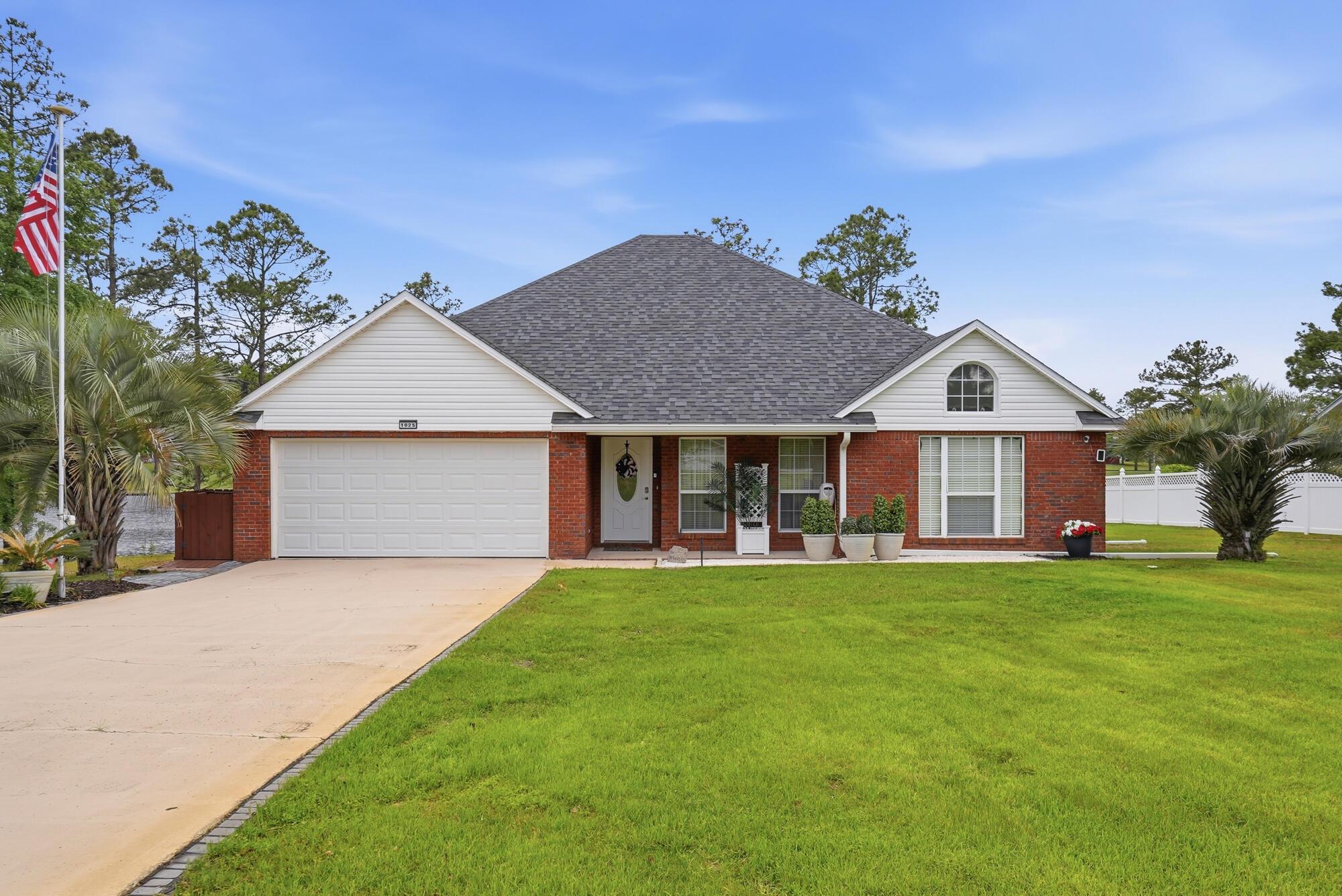 Ten Lake Dr, Defuniak Springs, FL 32433