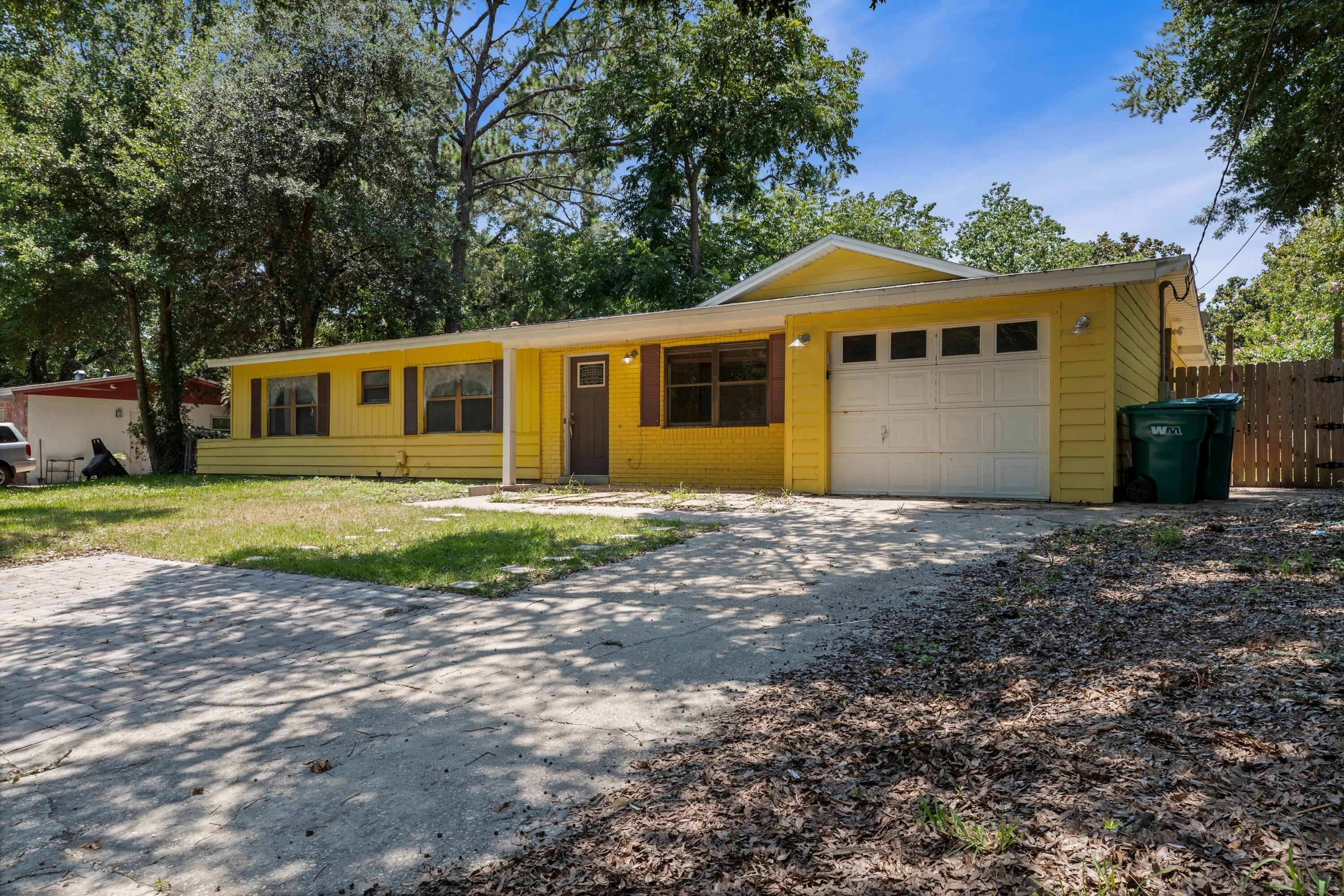 Anderson Dr, Mary Esther, FL 32569