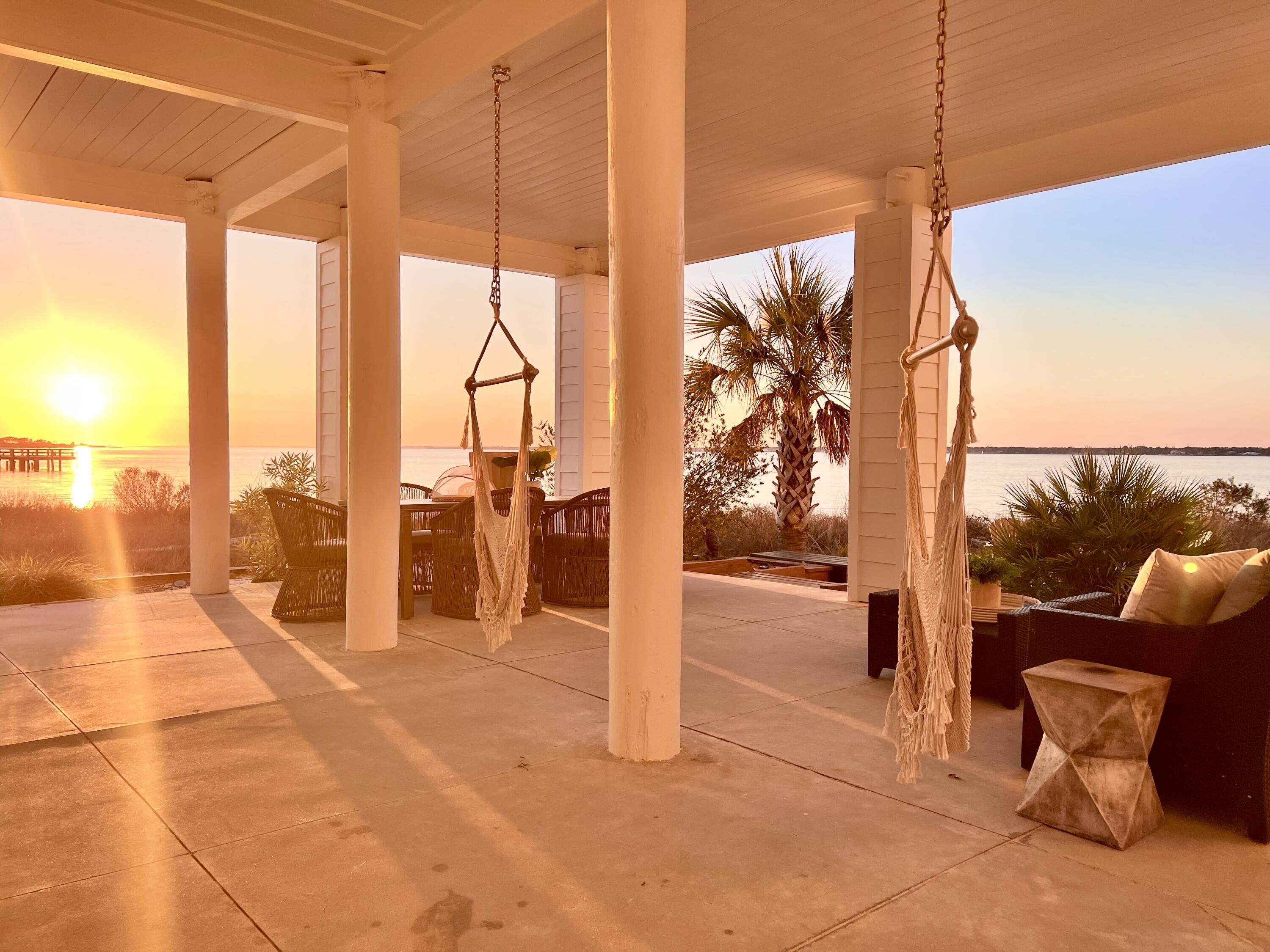 Seaside Cir, Navarre, FL 32566