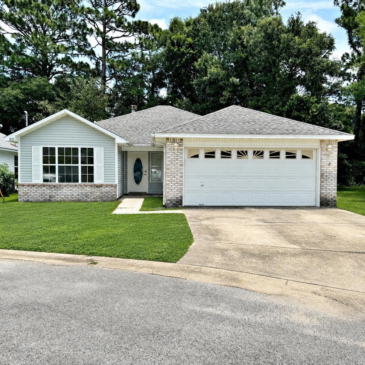 Brick Cir, Fort Walton Beach, FL 32547