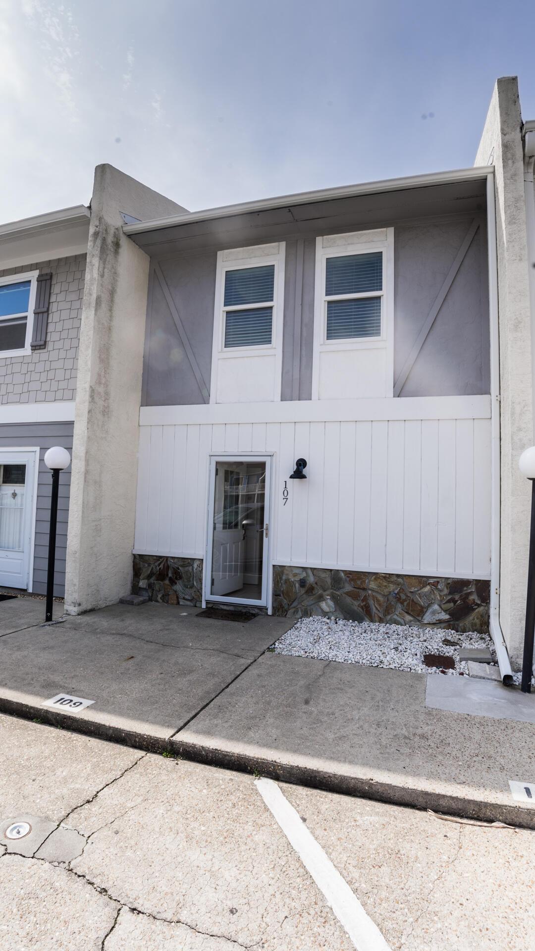 Thomas Dr, Panama City, FL 32408