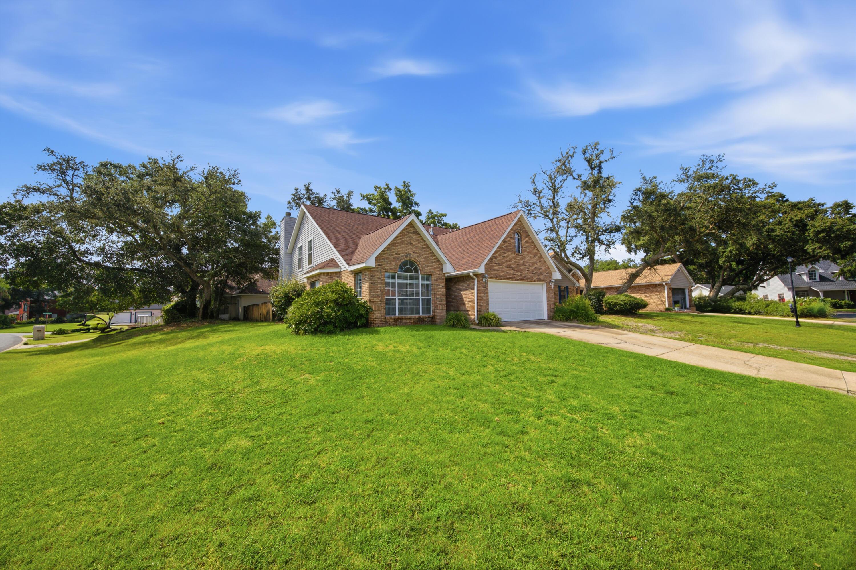 Lee Trevino Ct, Shalimar, FL 32579