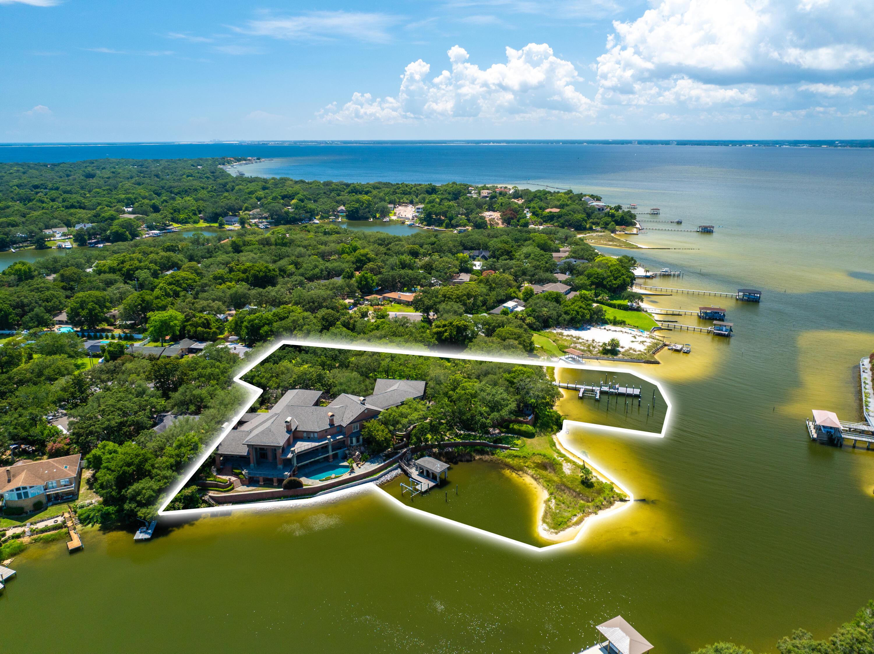 Laura Ln, Gulf Breeze, FL 32561
