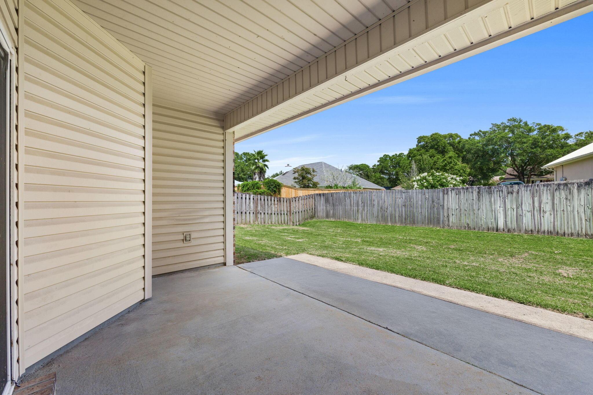 Hermosa Rd, Crestview, FL 32539