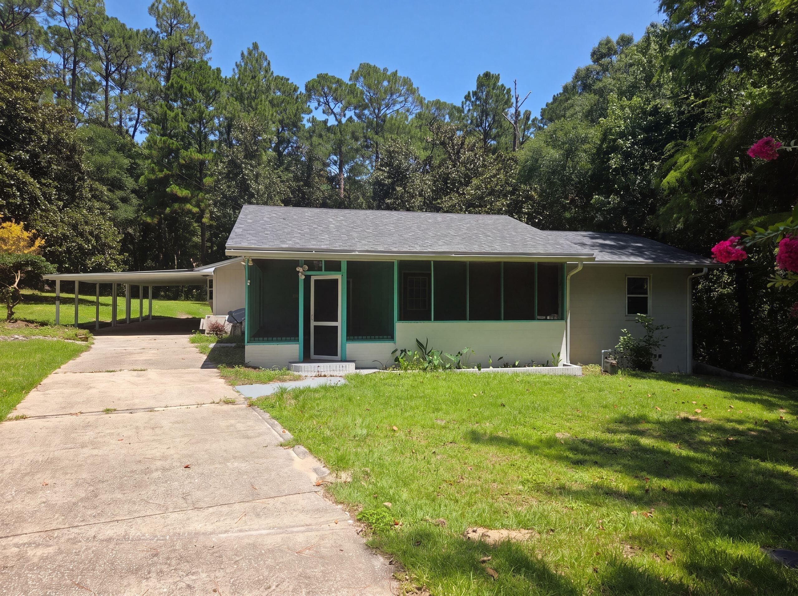Walnut Ave, Defuniak Springs, FL 32435