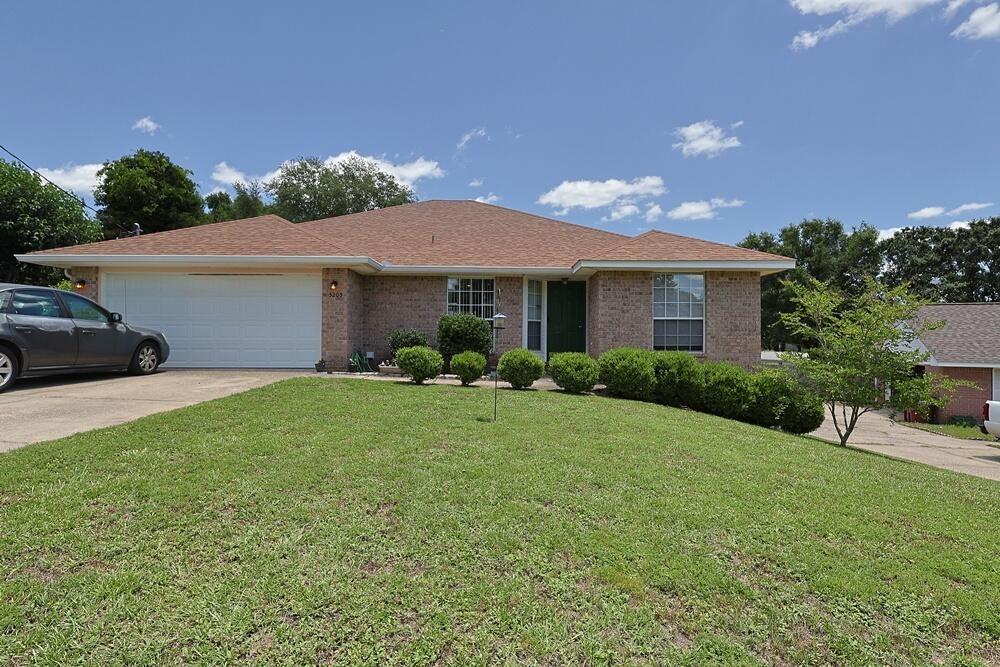 Whitehurst Ln, Crestview, FL 32536