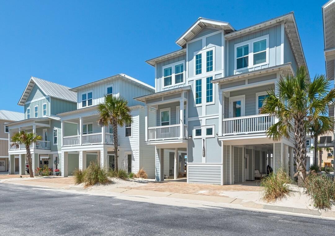 Seaside Cir, Navarre, FL 32566