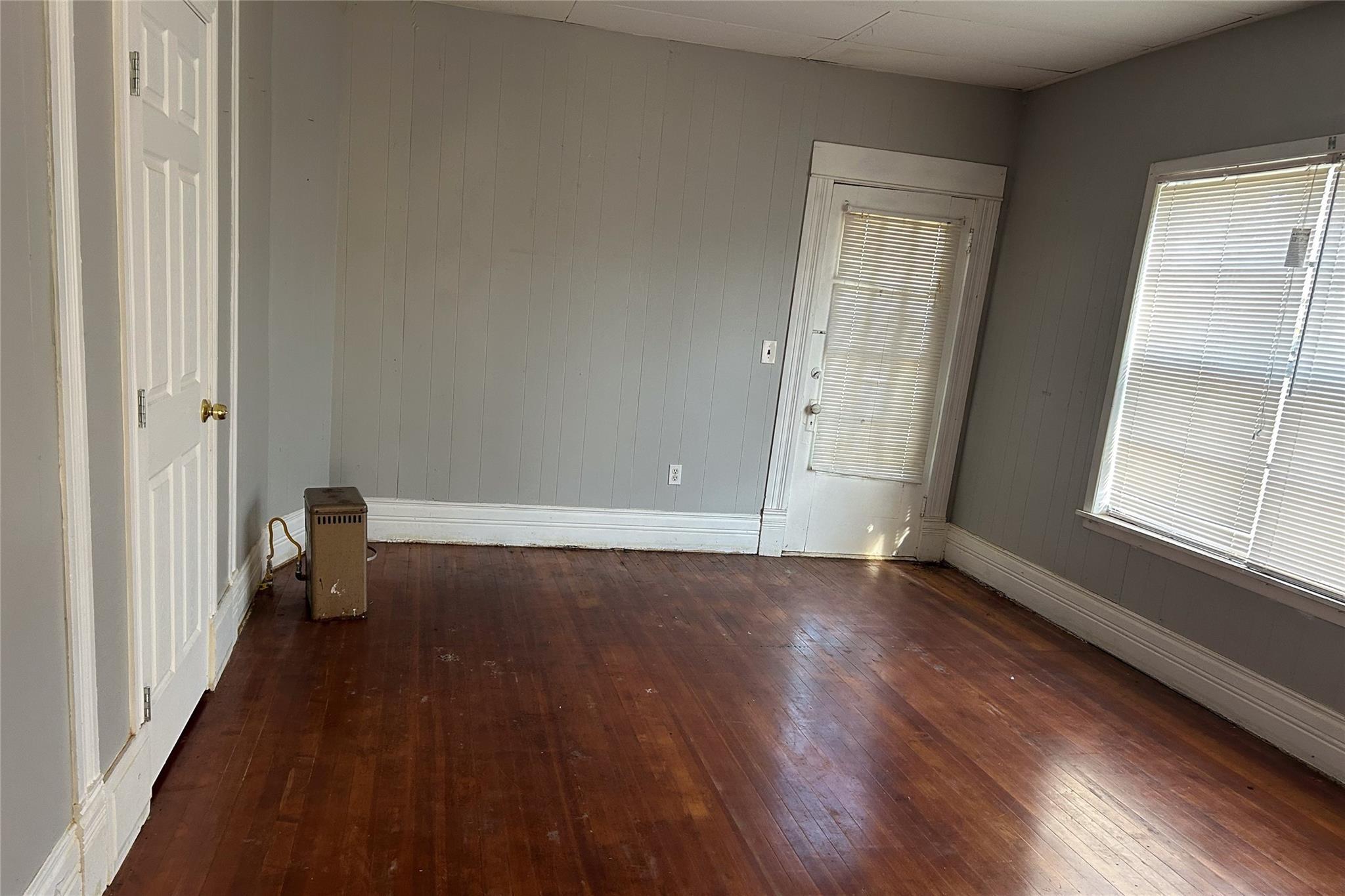 S Clements St, Gainesville, TX 76240