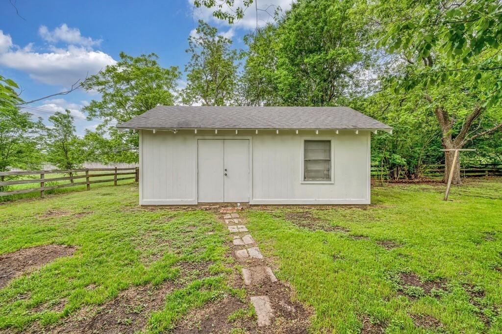 E Newland Dr, Robinson, TX 76706