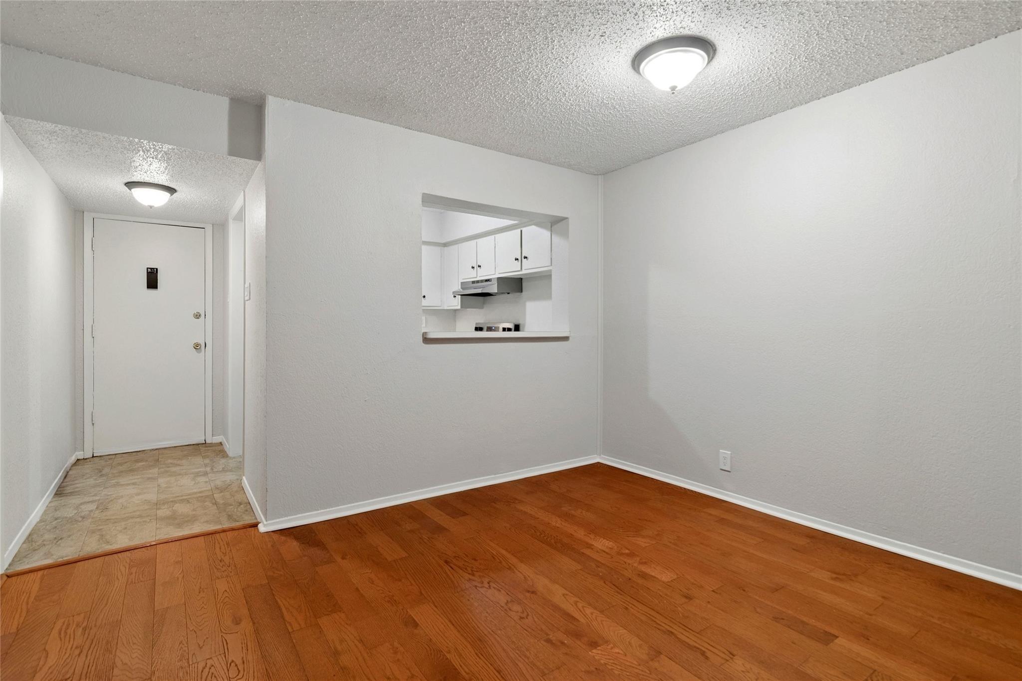 Fleetwood Oaks Ave, Dallas, TX 75235