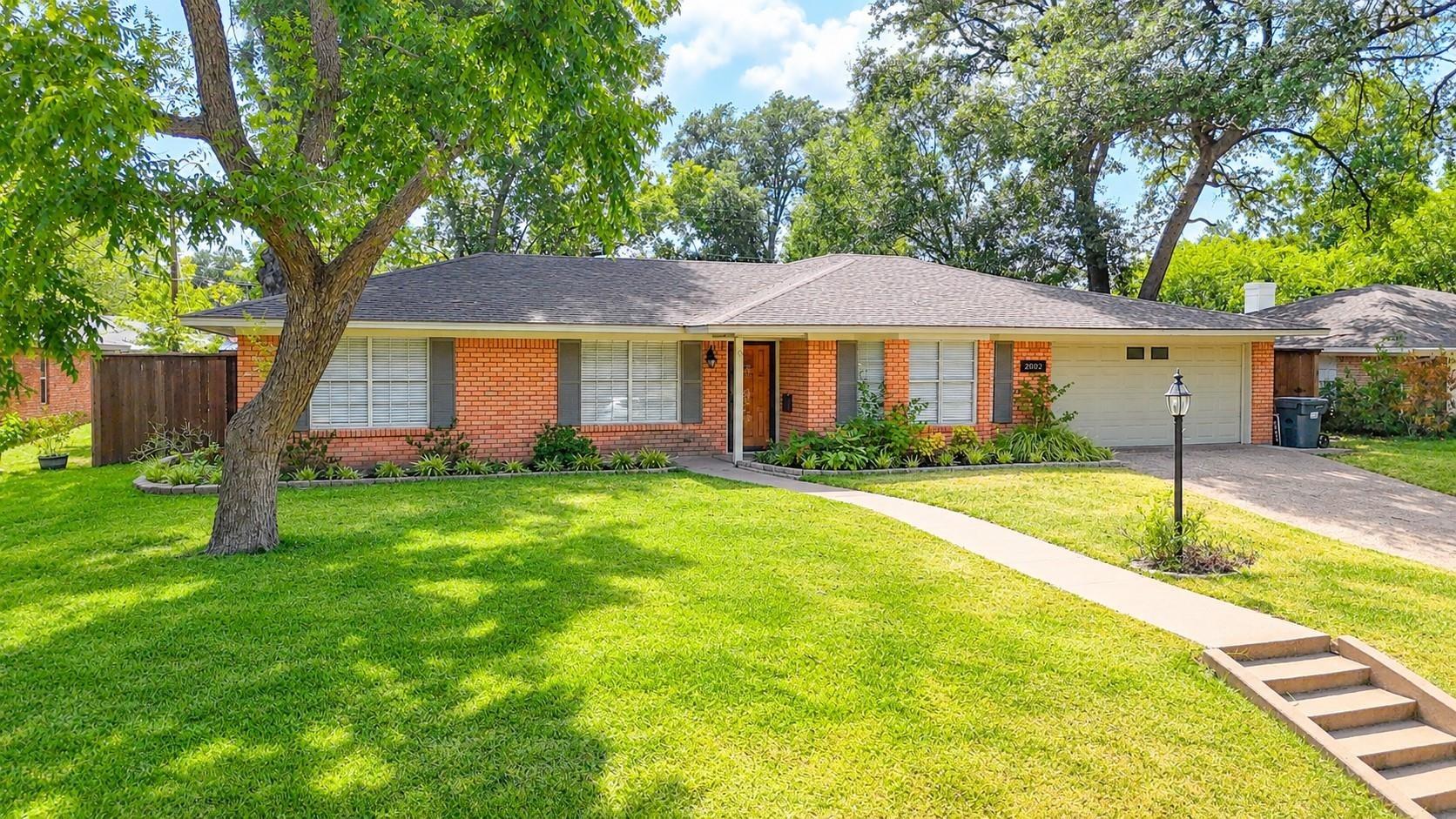 Mimosa Dr, Corsicana, TX 75110