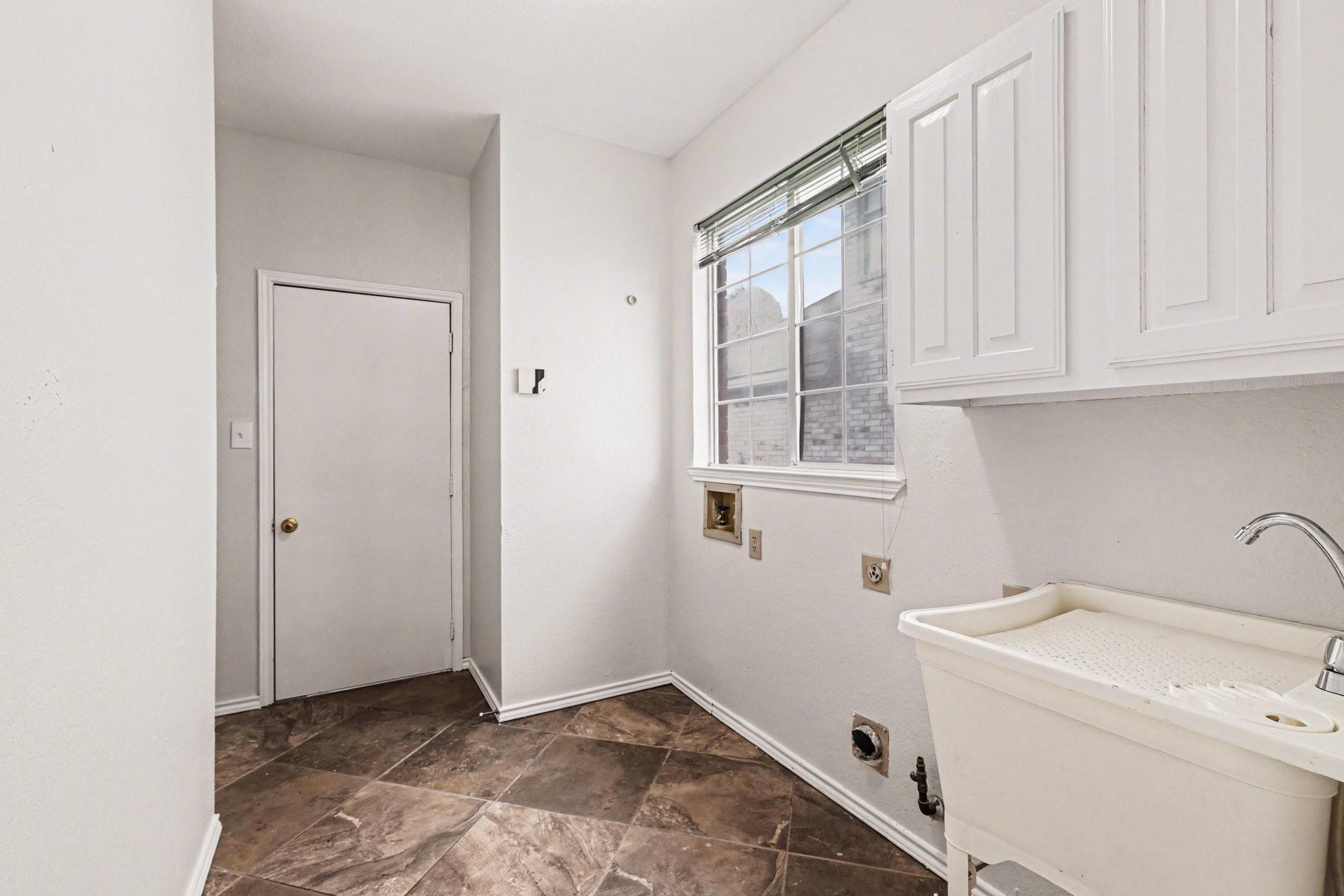 Panorama Dr, Carrollton, TX 75007