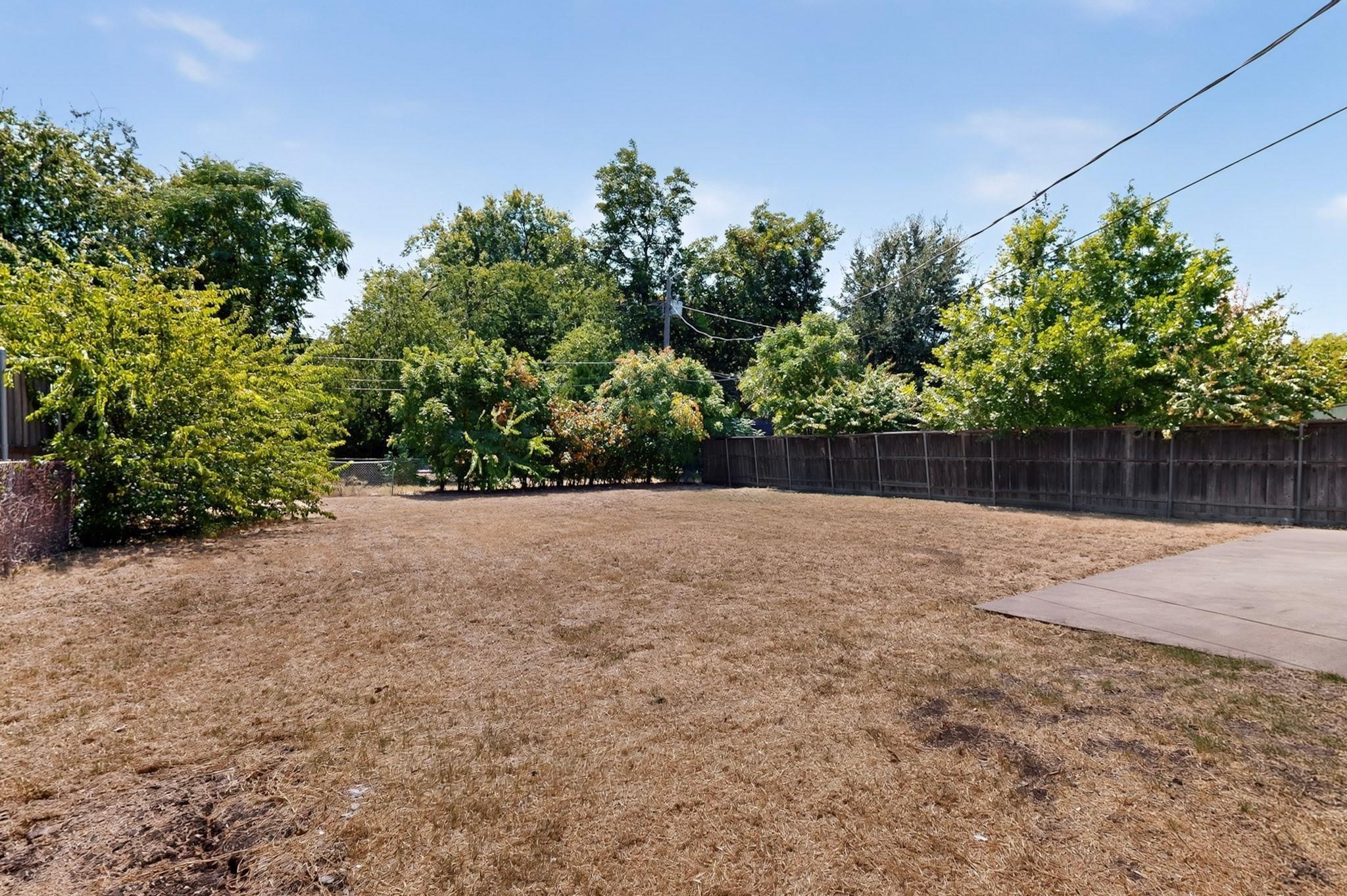 Lilac Dr, Garland, TX 75040