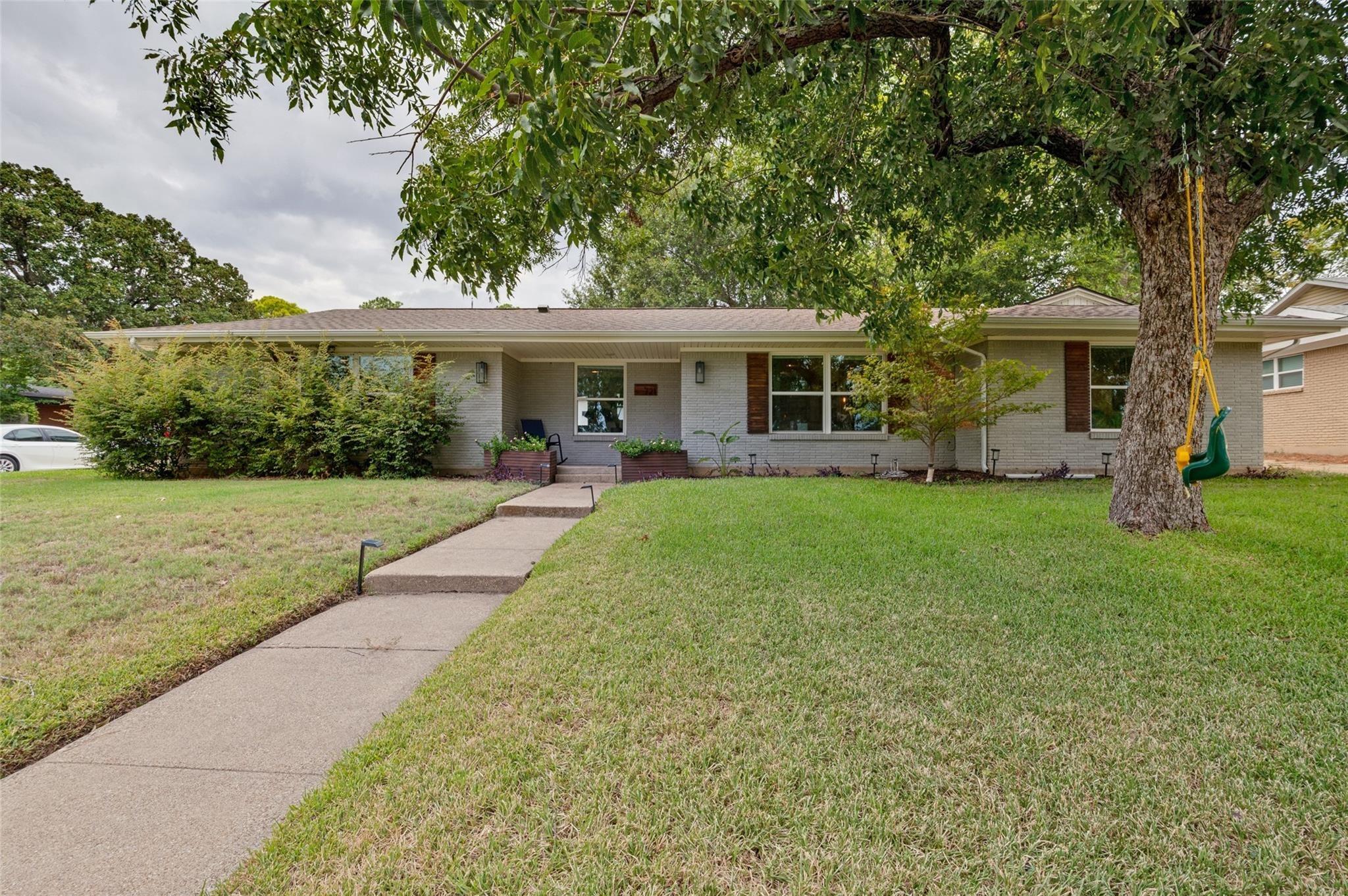Hurstview Dr, Hurst, TX 76053