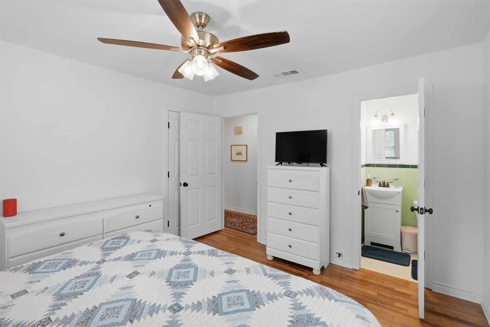 Elizabeth Blvd, Granbury, TX 76048