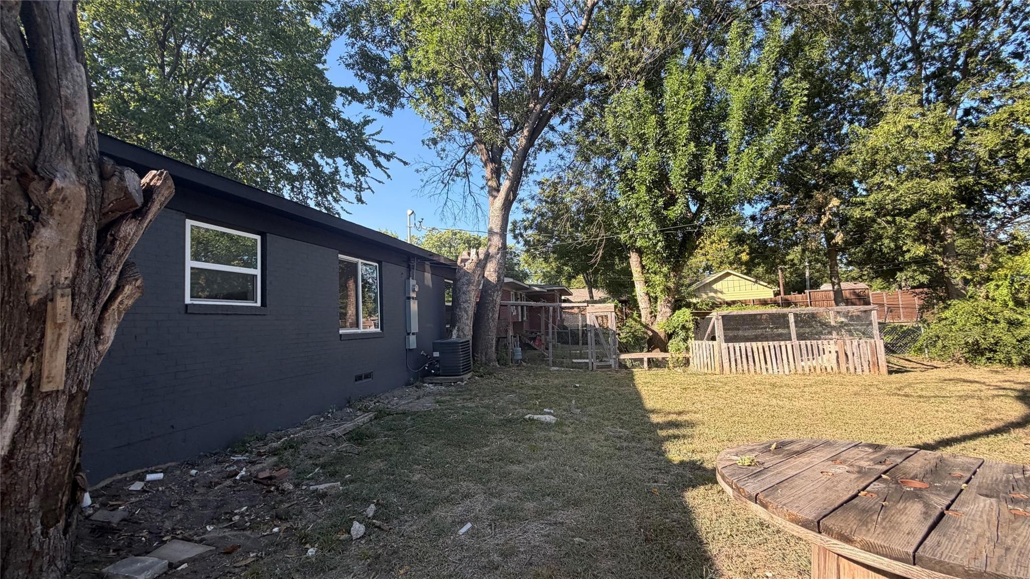 Mandalay Dr, Dallas, TX 75228