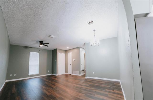 E Mountain Creek Ct, Grand Prairie, TX 75052