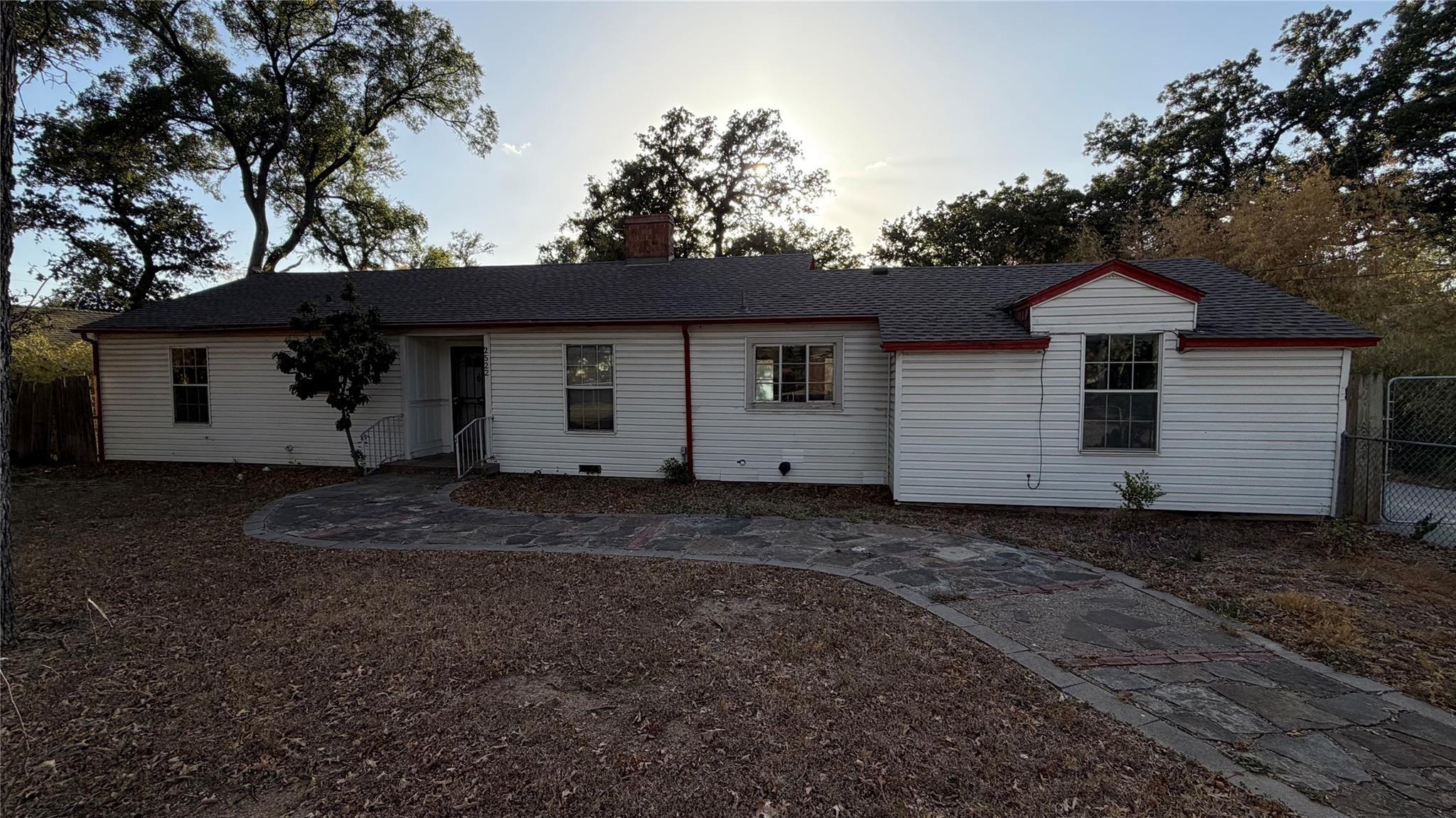 N Hughes Ave, Fort Worth, TX 76103