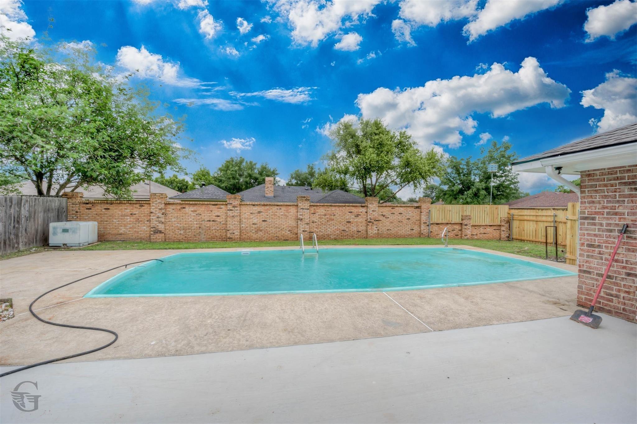 Rock Hollow Dr, Shreveport, LA 71115