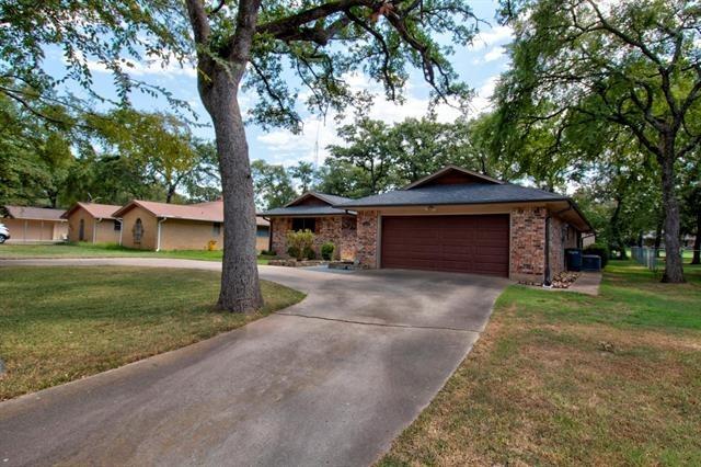 Kiowa Dr W, Gainesville, TX 76240