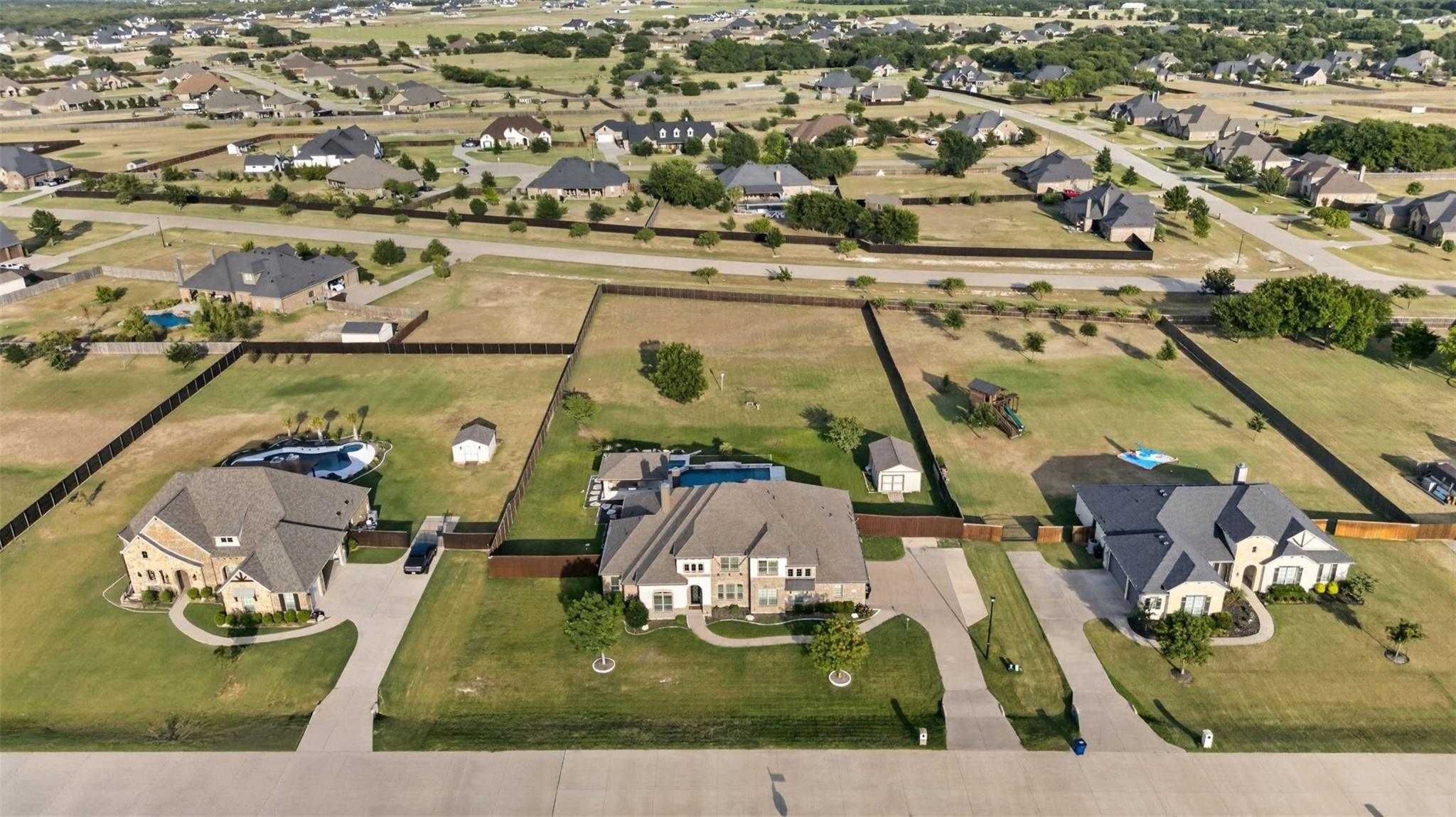 Limestone Ln, Midlothian, TX 76065