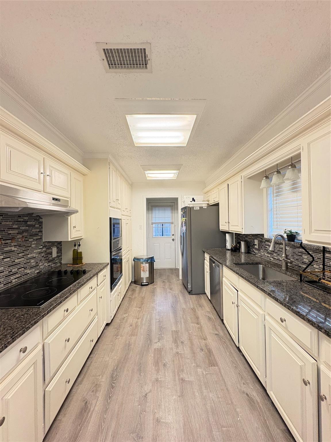 Conger Dr, Mesquite, TX 75149