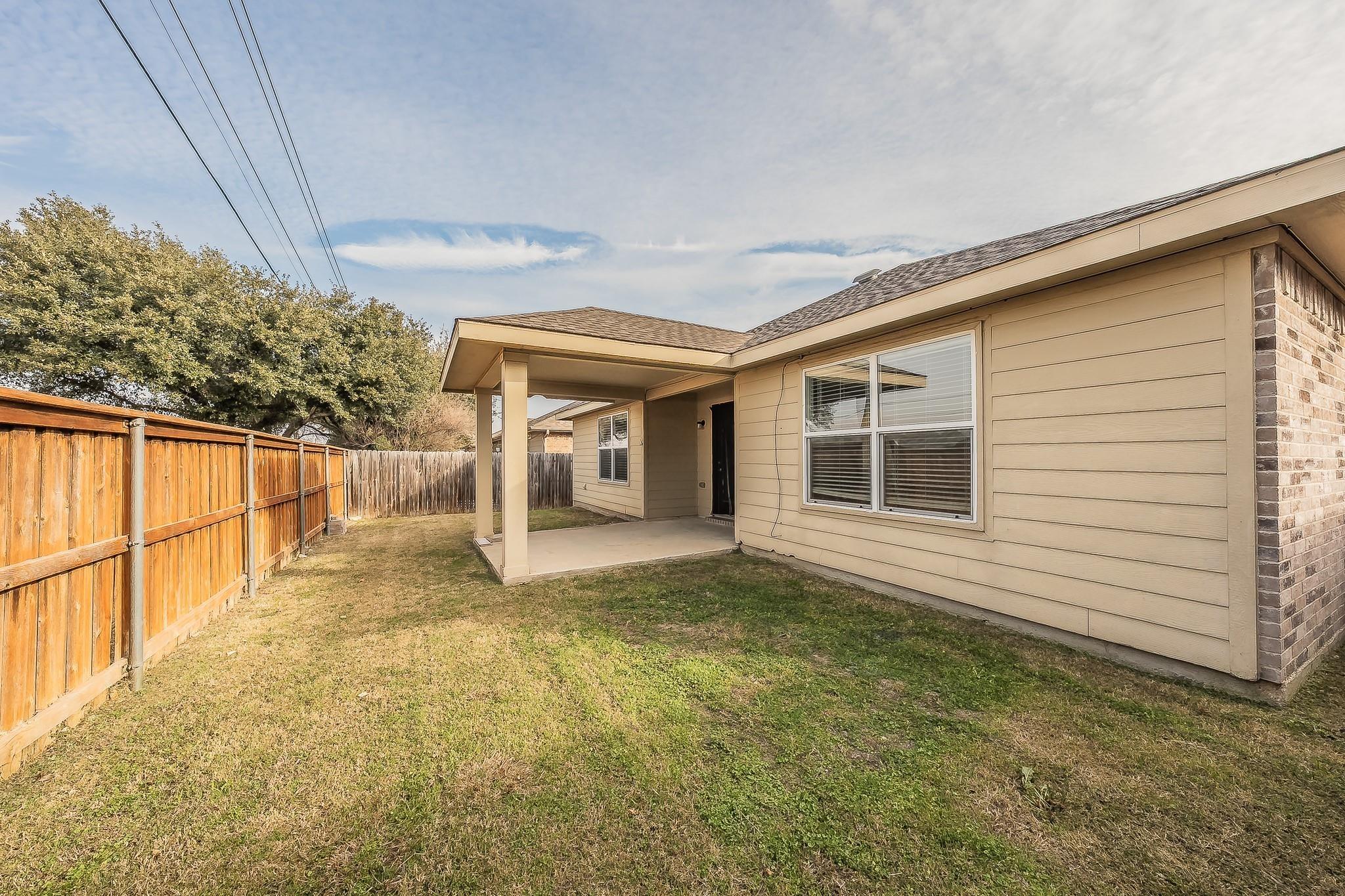 Rising Knoll Ln, Fort Worth, TX 76131