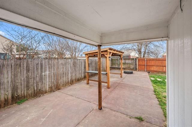 Sandy Ln, Watauga, TX 76148