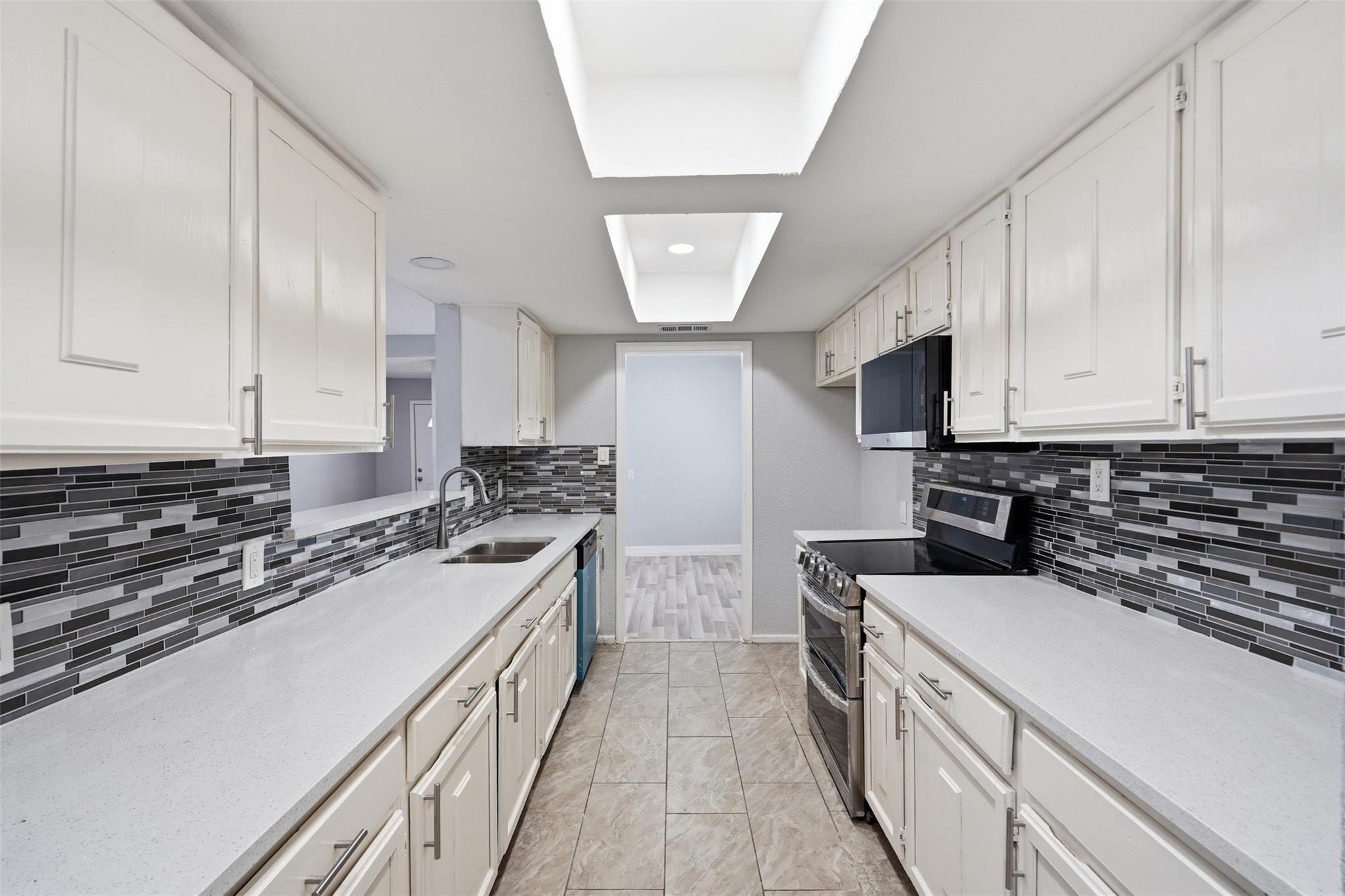Kelso Dr, Dallas, TX 75211