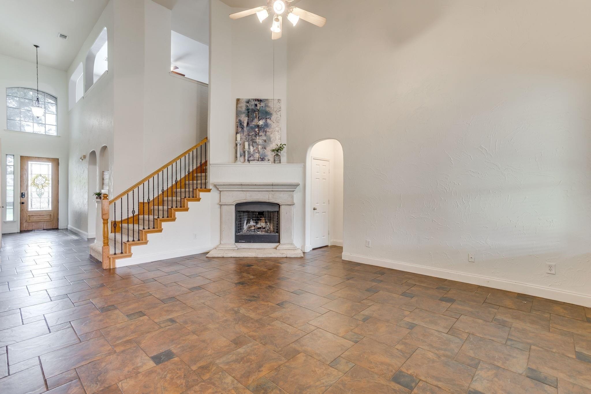 Linden Dr, Burleson, TX 76028