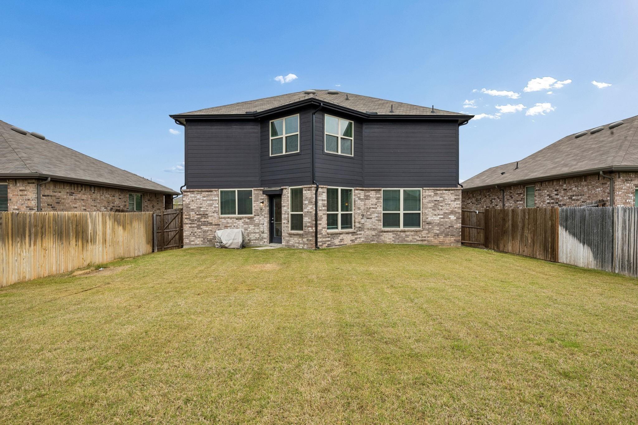 Billups Dr, Van Alstyne, TX 75495