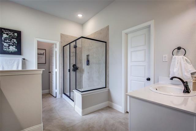 Elizabeth Way, Lone Oak, TX 75453