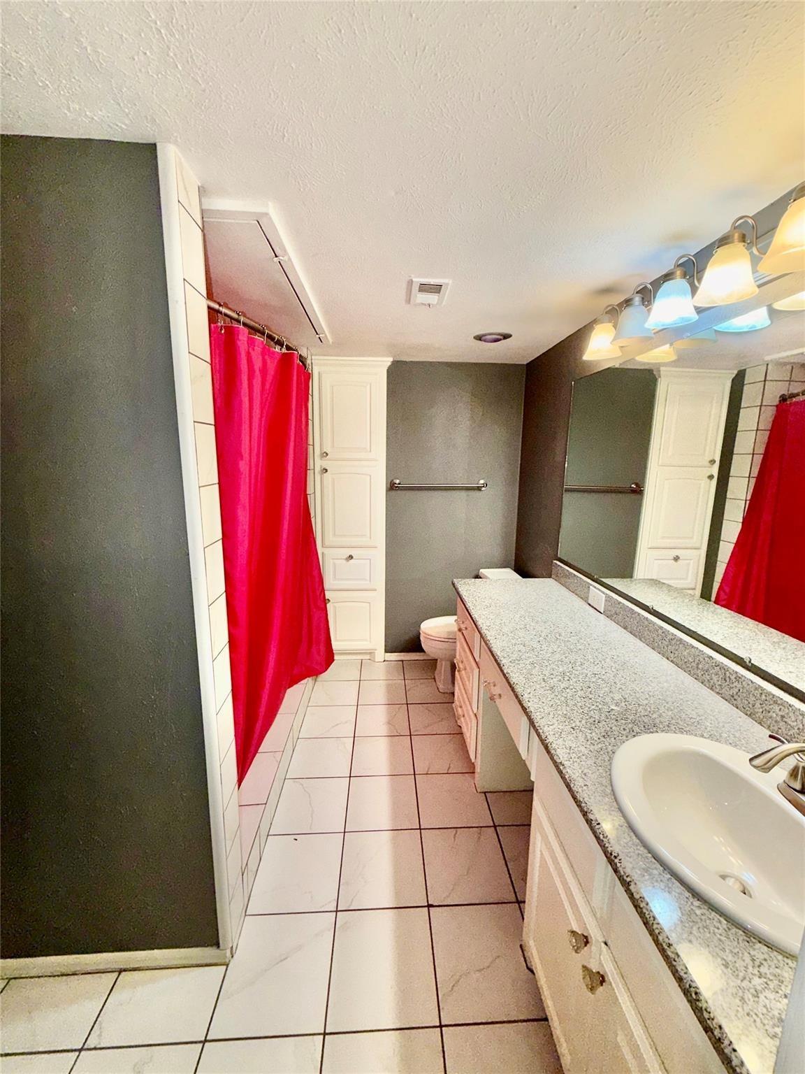 Meadow Park Dr, Dallas, TX 75230